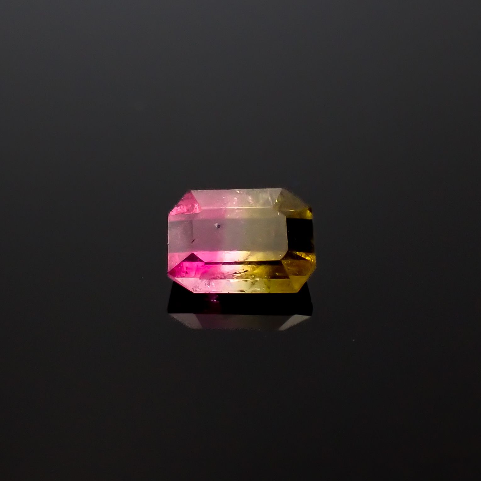バイカラートルマリン アフガニスタン産 0.54ct [250329961]5.6x4mm前後