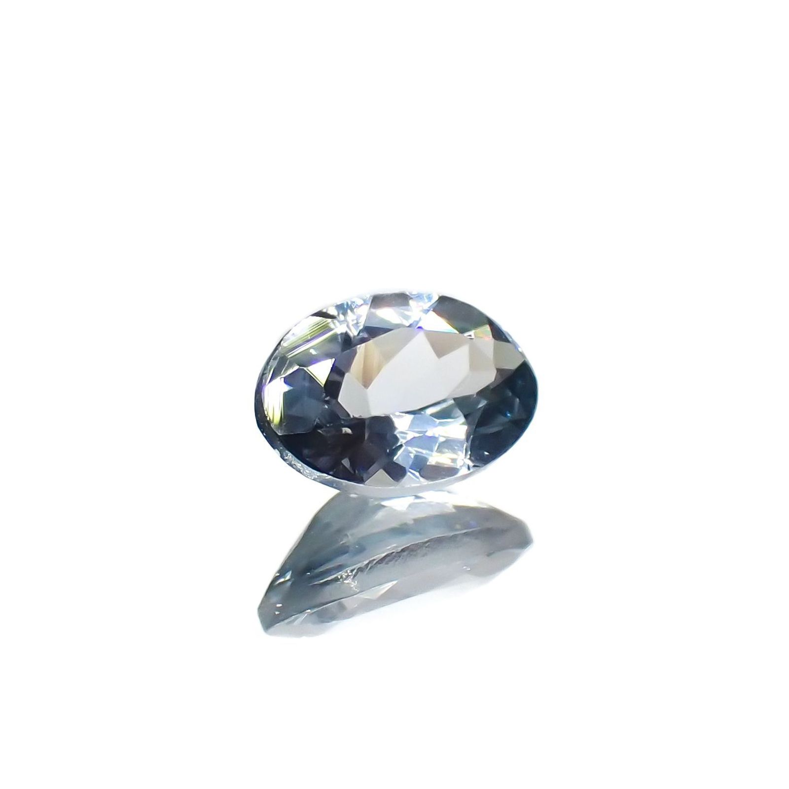 グレースピネル タンザニア産 0.59ct / 6.1x4.2mm前後 [251021544]