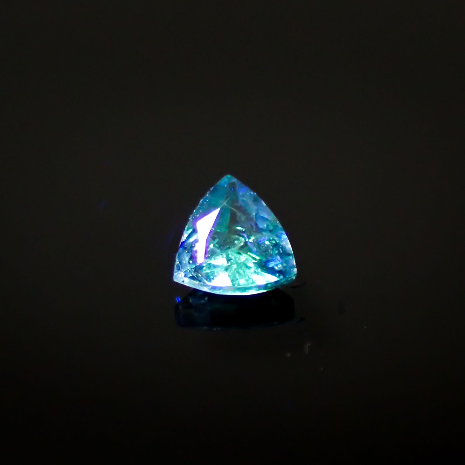 ブルーコーネルピン(宝石名ブルー・コーネルピン)タンザニア産 0.12ct 識別済[240527686]3x3mm前後