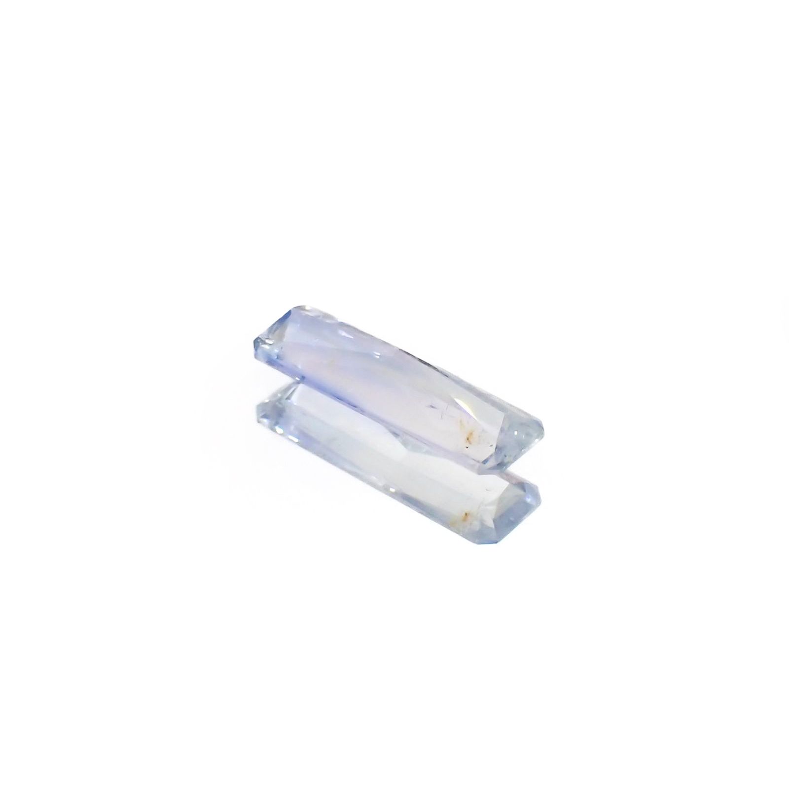 ジェレメジェバイト(宝石名エレメジェバイト)ナミビア産 ソ付(彩珠) 0.904ct / 11.4x3.6mm前後 [220616455]