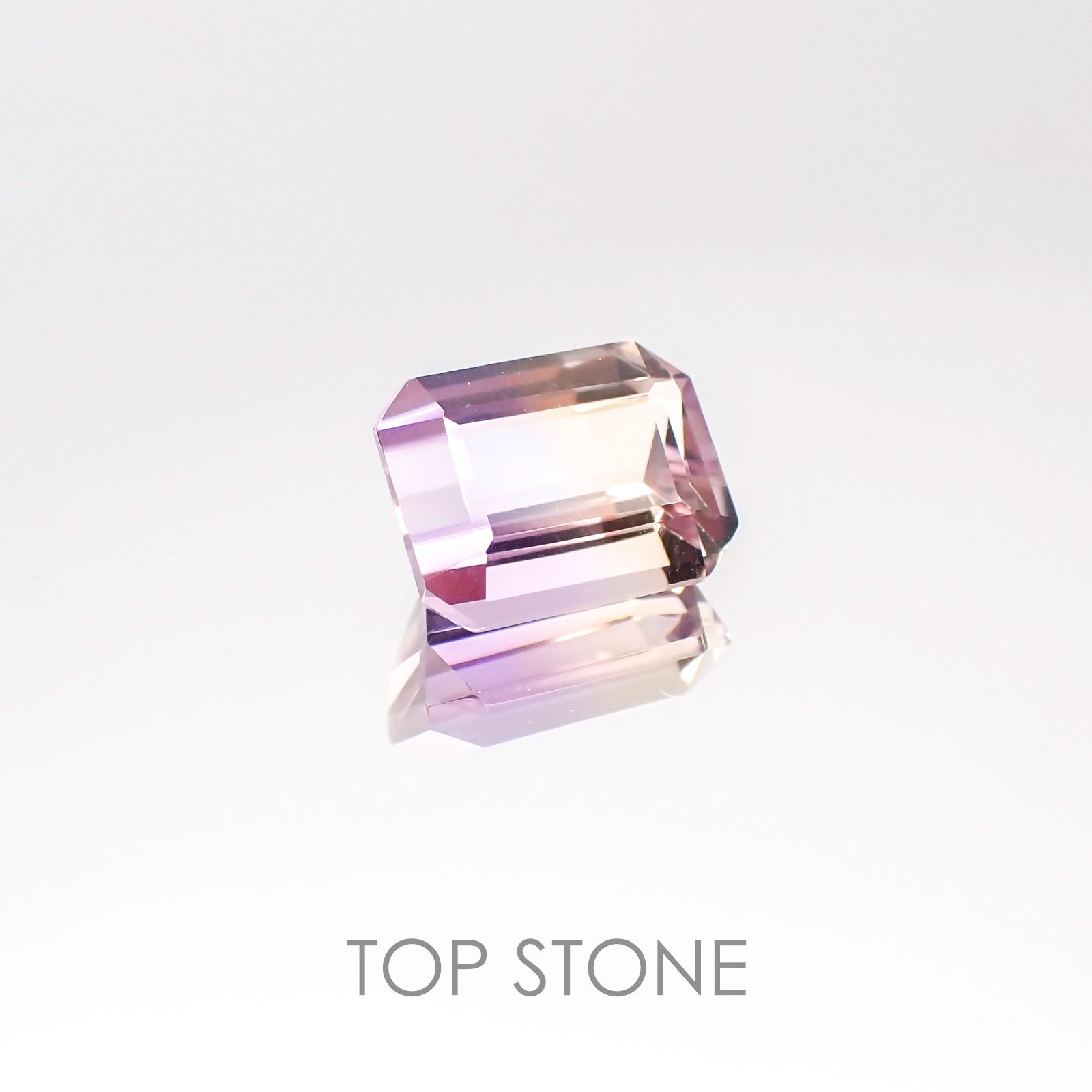 アメトリン(宝石名バイカラー・クォーツ/別名アメトリン) ボリビア産 2.27ct 識別済[20106895]8.9×6.9mm前後