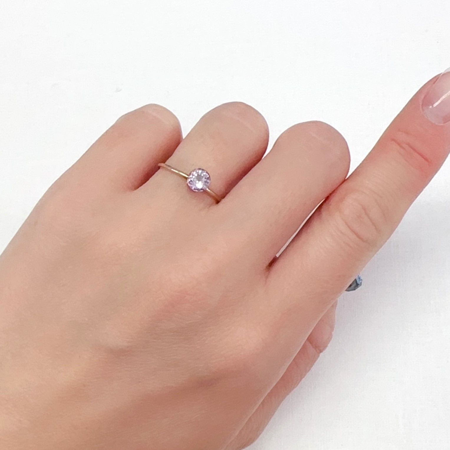 カラーシフト ピンクダイアスポア アフガニスタン産 0.66ct[240326990]5.3x5.2mm前後