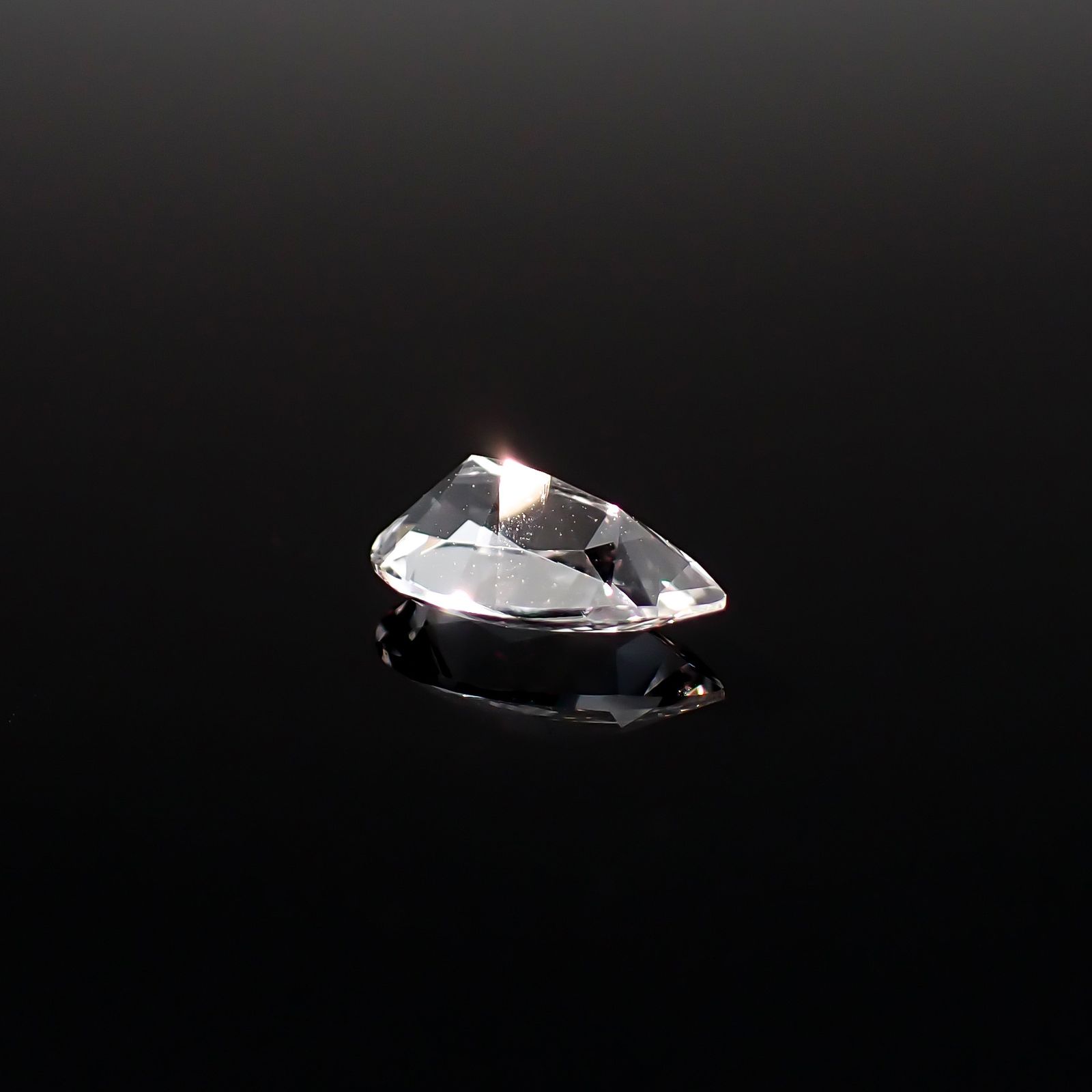 フェナカイト ロシア・マリシェボ鉱山産 0.63ct / 7.9x4.7mm前後 [260632434]