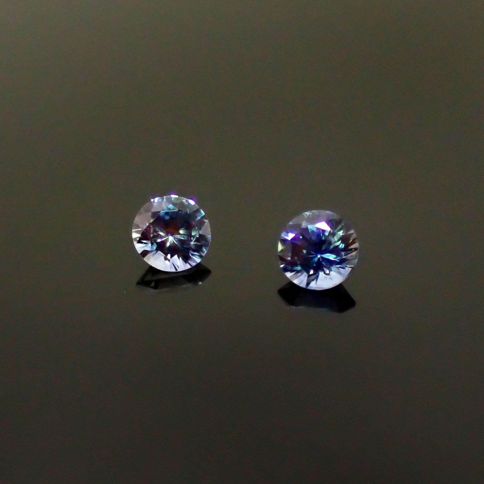 ◇ペアセット◇アイスブルーサファイア スリランカ/マダガスカル産 0.25ct(2pcs合計) [250830990]2.9x2.9mm前後