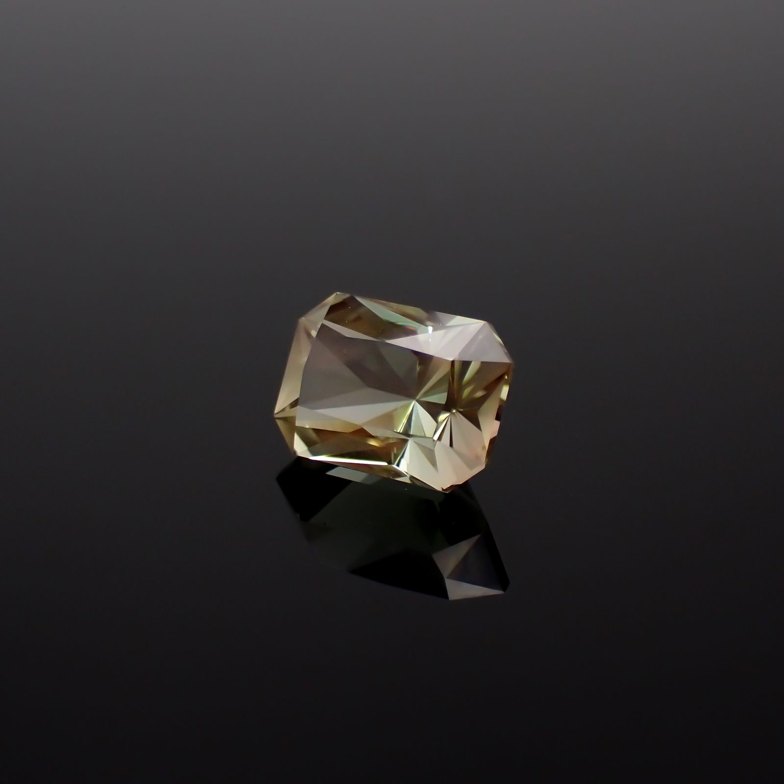 ◇バリオンカット◇バイカラーオレゴンサンストーン アメリカ・オレゴン州産 3.02ct[231224663]10.3x7.2mm前後