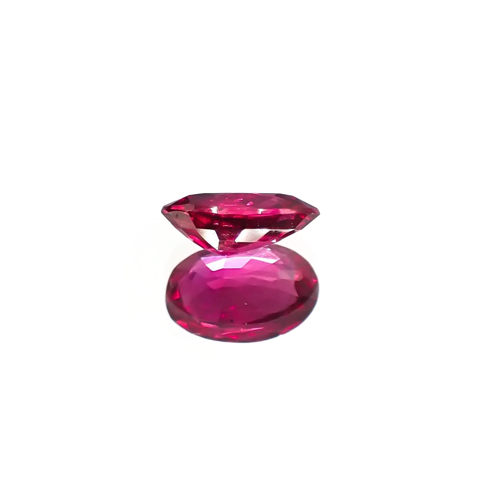 ルビー 非加熱(宝石名ルビー) マダガスカル産 識別済 0.33ct / 5.3x3.6mm前後 [210711716]