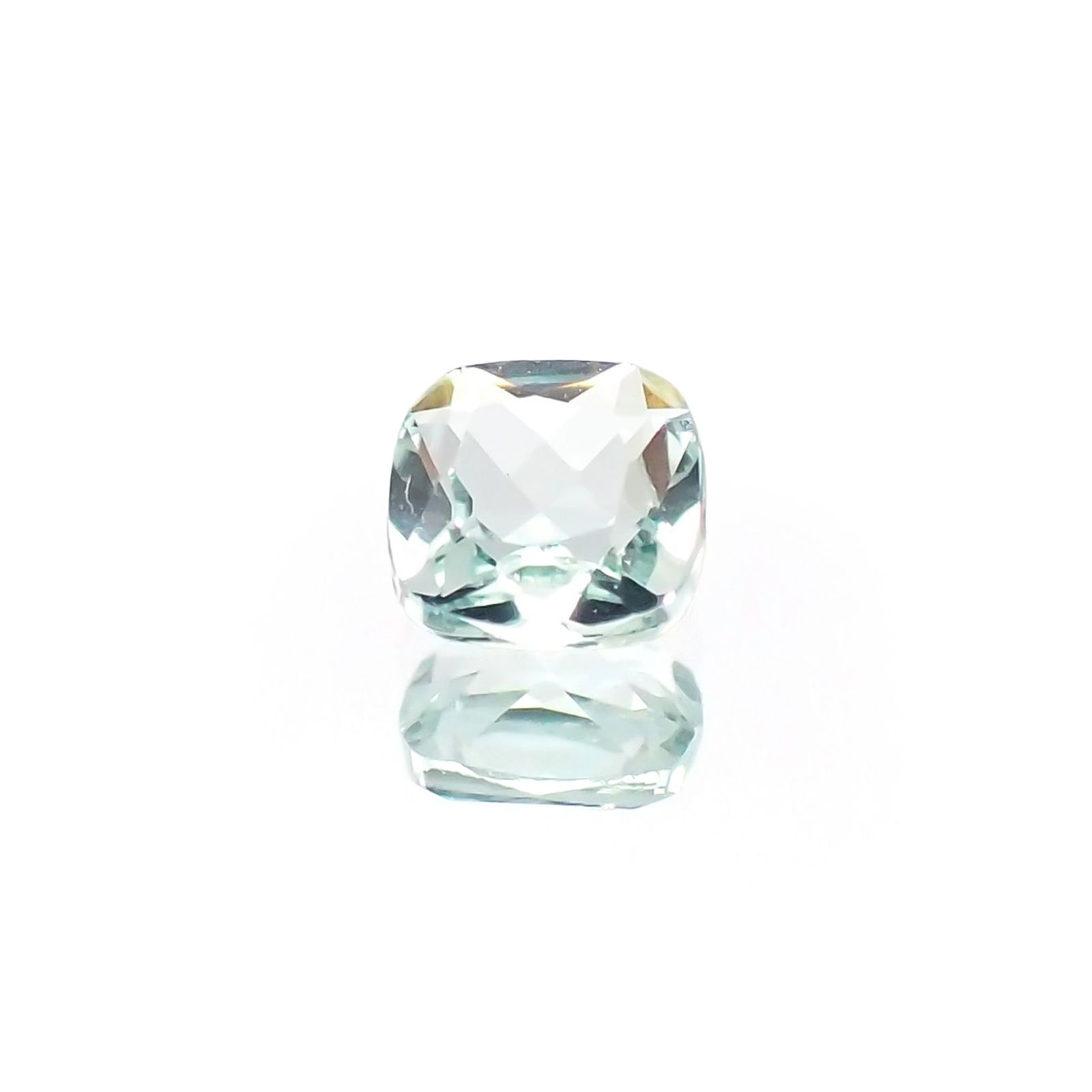 ミントベリル(宝石名グリーン・ベリル)ブラジル産 識別済 0.26ct / 4x4mm前後 [231024020]