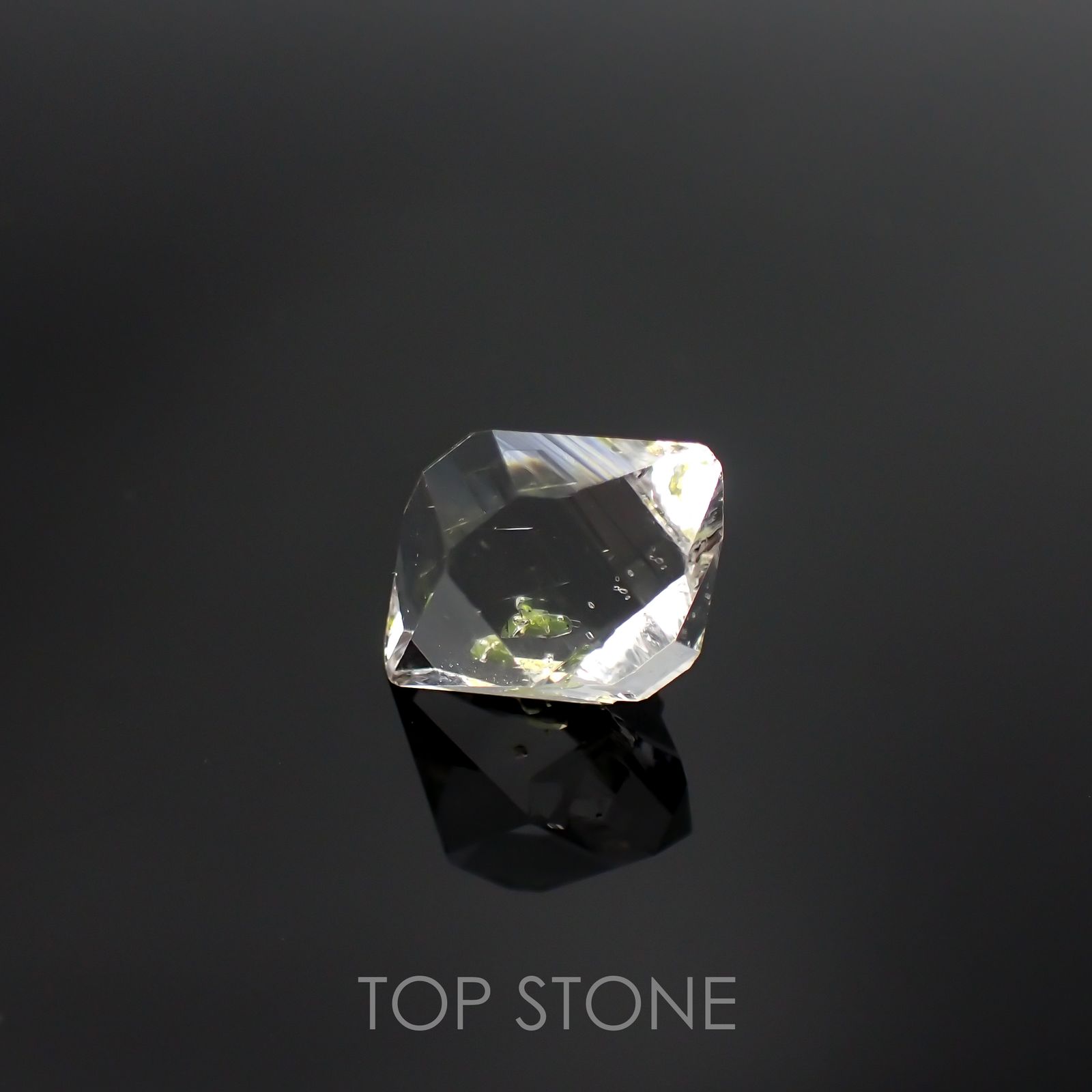 オイルインクォーツ原石 パキスタン産 5.64ct[210811429]13.7×10.6mm前後
