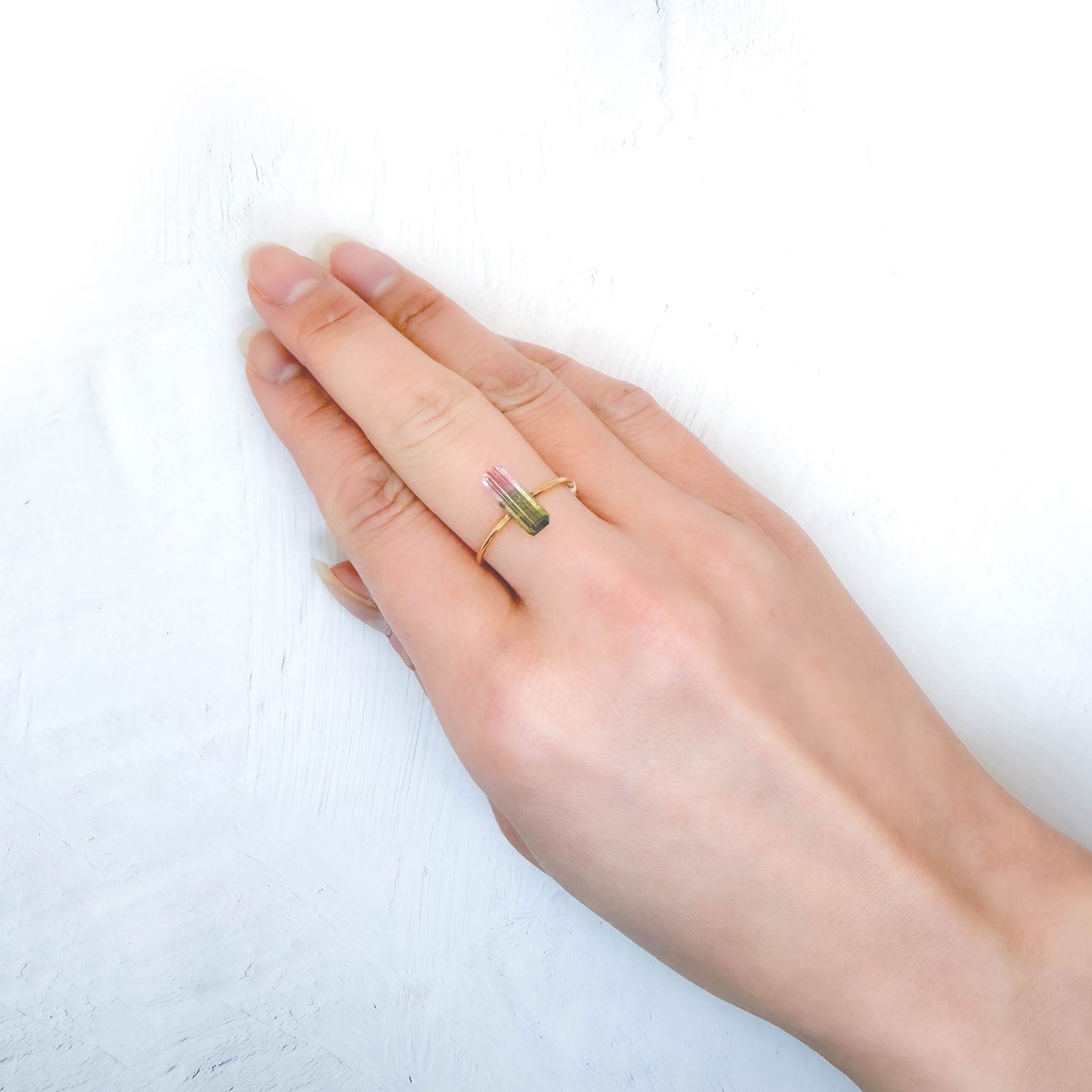 トリカラートルマリン アフガニスタン産 1.69ct / 11.7x4.2mm前後 [260231756]