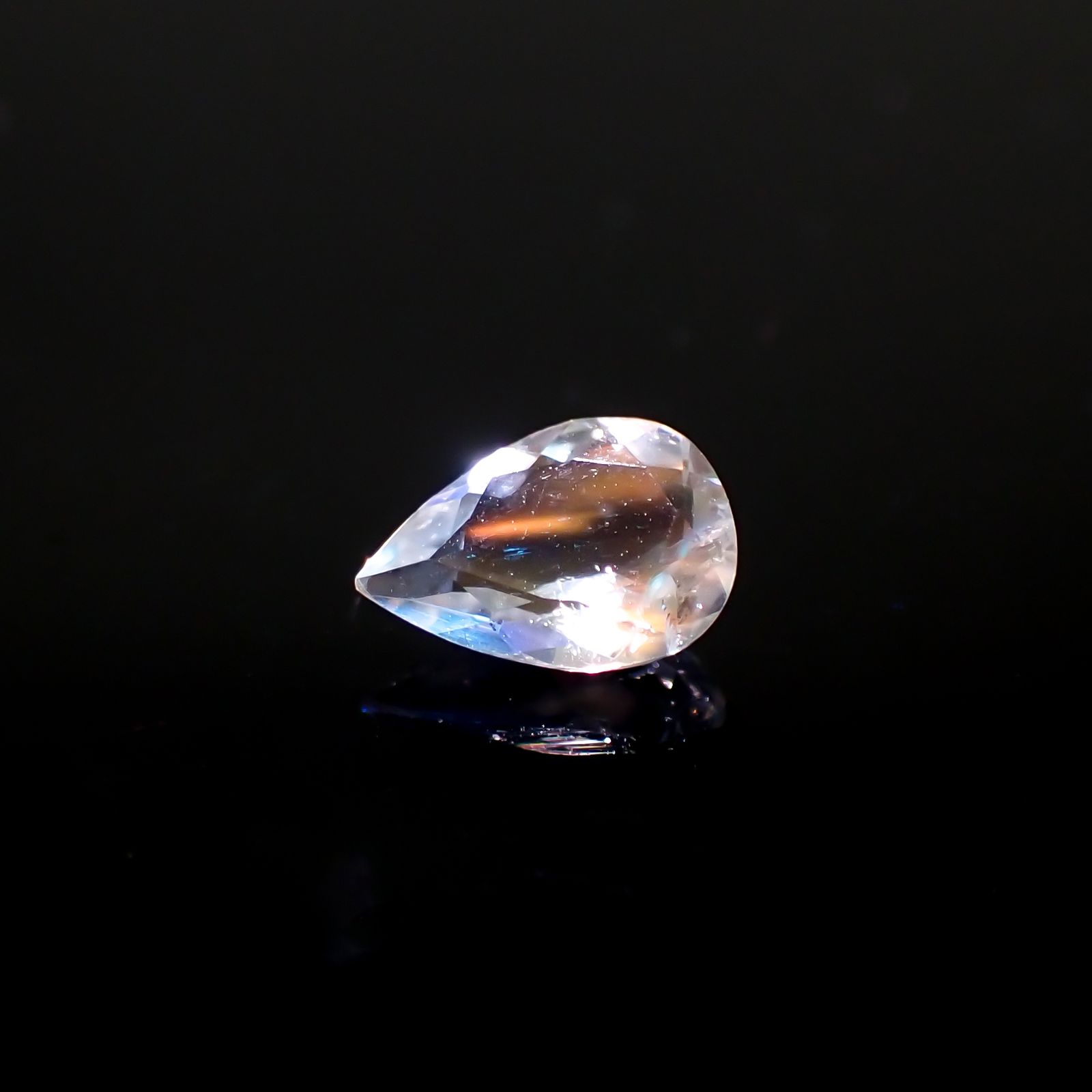 レインボームーンストーン インド・タミルナードゥ産 0.48ct[231224462]6.9x4.9mm前後