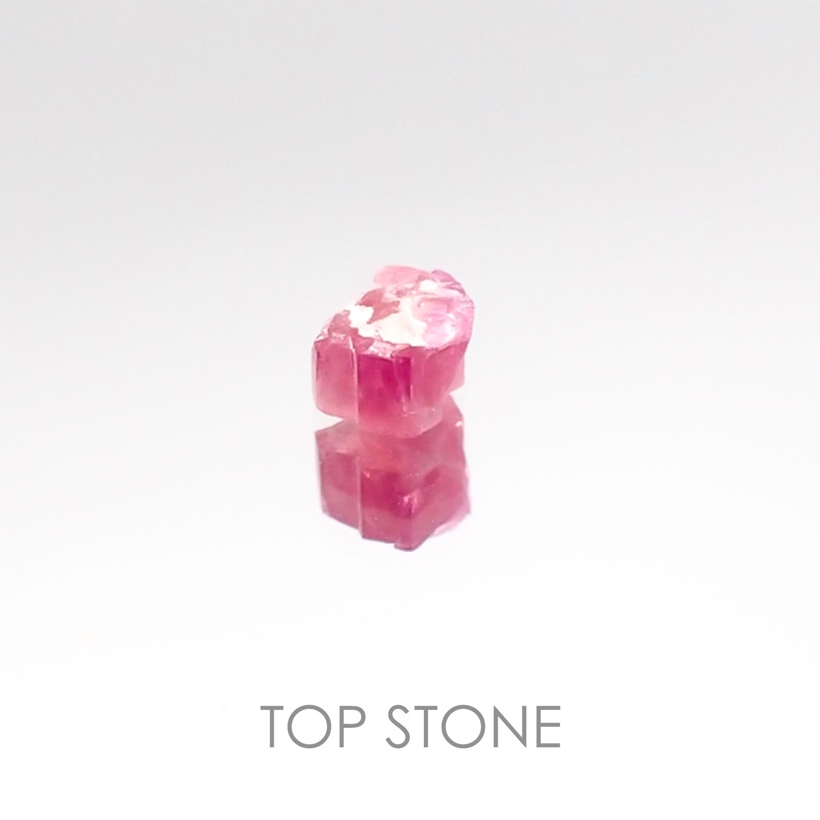 レッドベリル アメリカ・ユタ州産 ルース 0.32ct[20106519]3.5×3.4mm前後