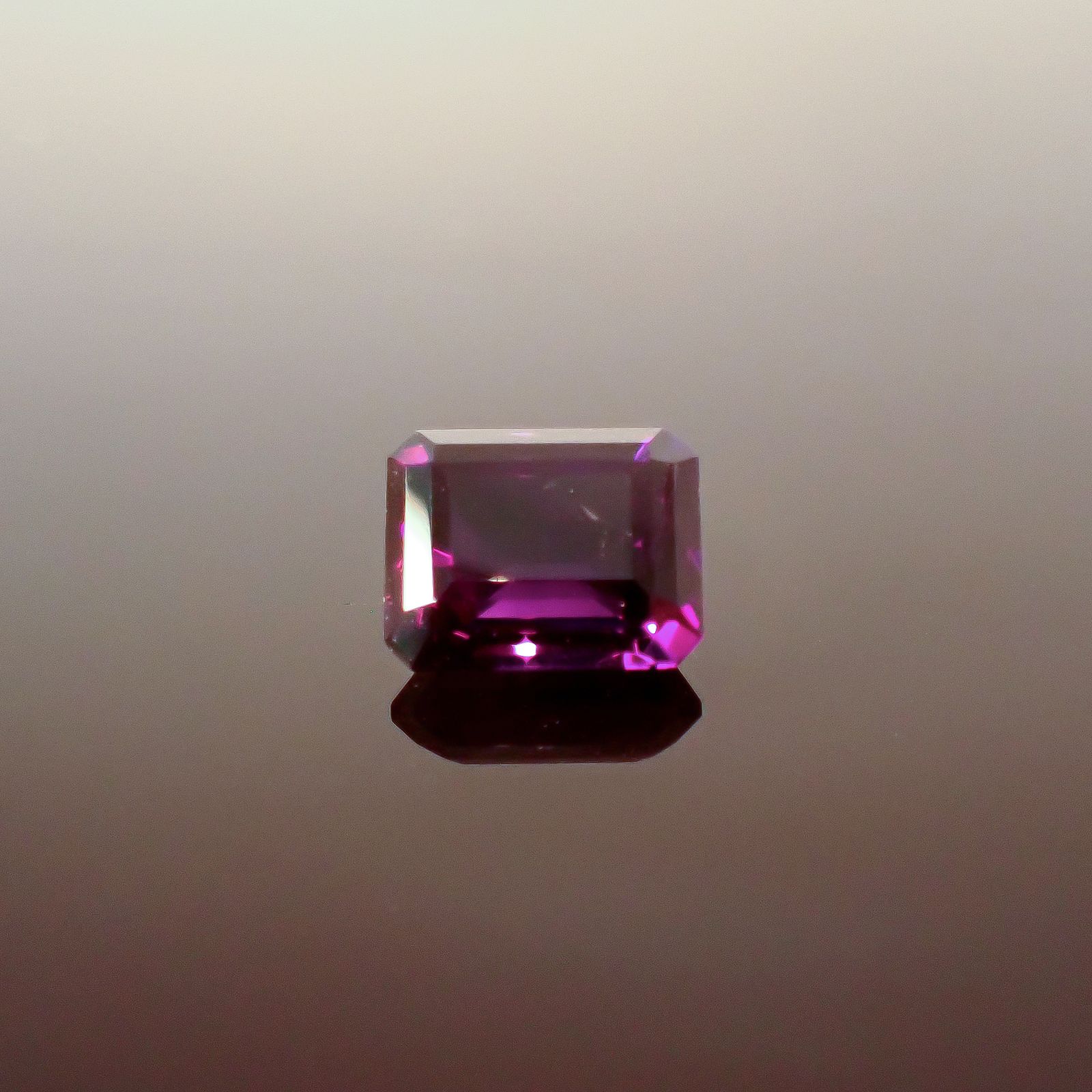 カラーシフトアメジスト ブラジル/ウルグアイ産 3.61ct / 10.3x8.2mm前後 [260131634]