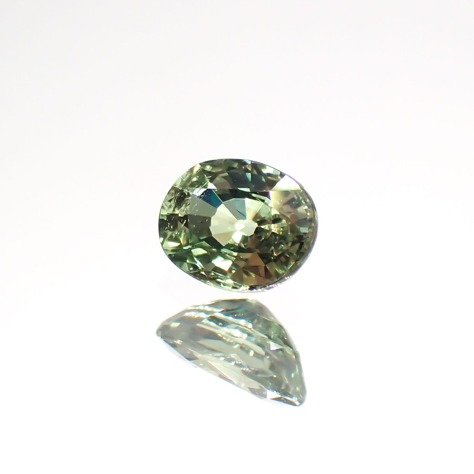 グリーンクリソベリル(宝石名クリソベリル)スリランカ/マダガスカル産 0.33ct 識別済[220114476]4.5x3.4mm前後
