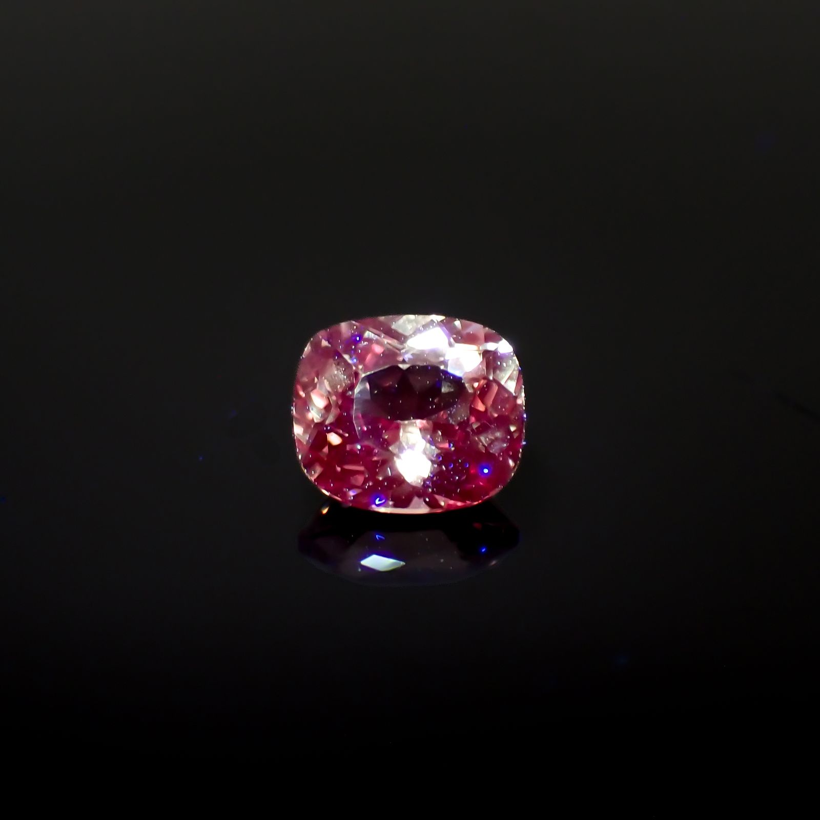 ドラゴンガーネット タンザニア産 0.87ct[240326658]5.9x5.1mm