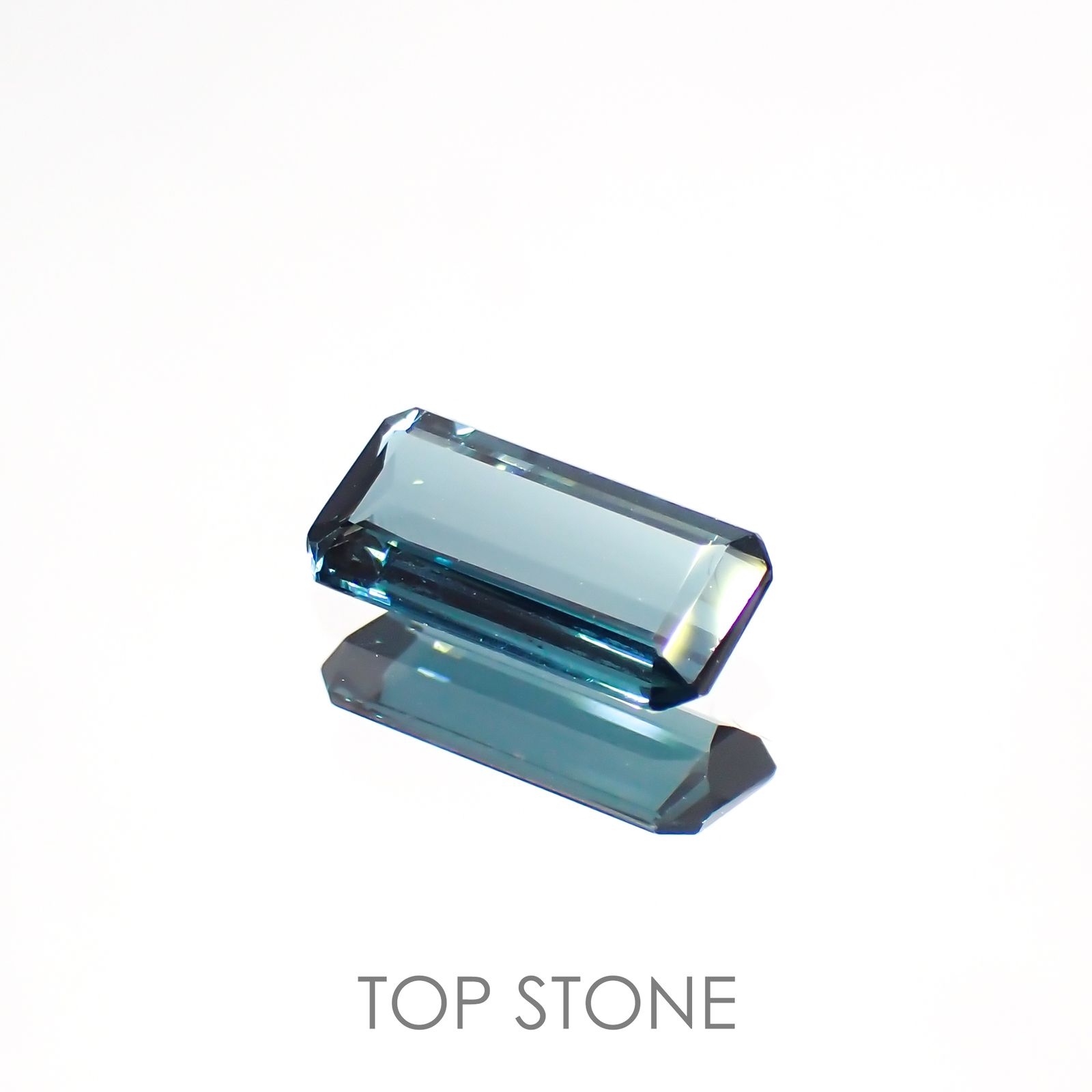 インディゴライト(宝石名ブルー・トルマリン)ブラジル産 0.583ct ソ付(彩珠)[220717195]8.2x3.9mm前後