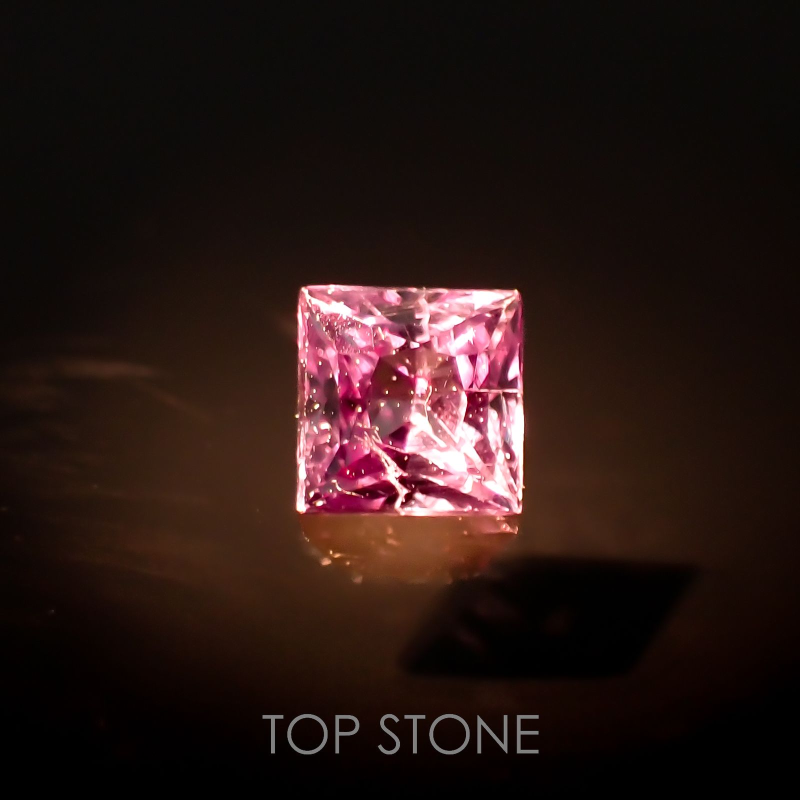 ◇プリンセスカット◇カラーチェンジガーネット アレキタイプ(宝石名ガーネット)マダガスカル・ベキリー産 0.11ct 識別済[221119059]2.5x2.5mm前後
