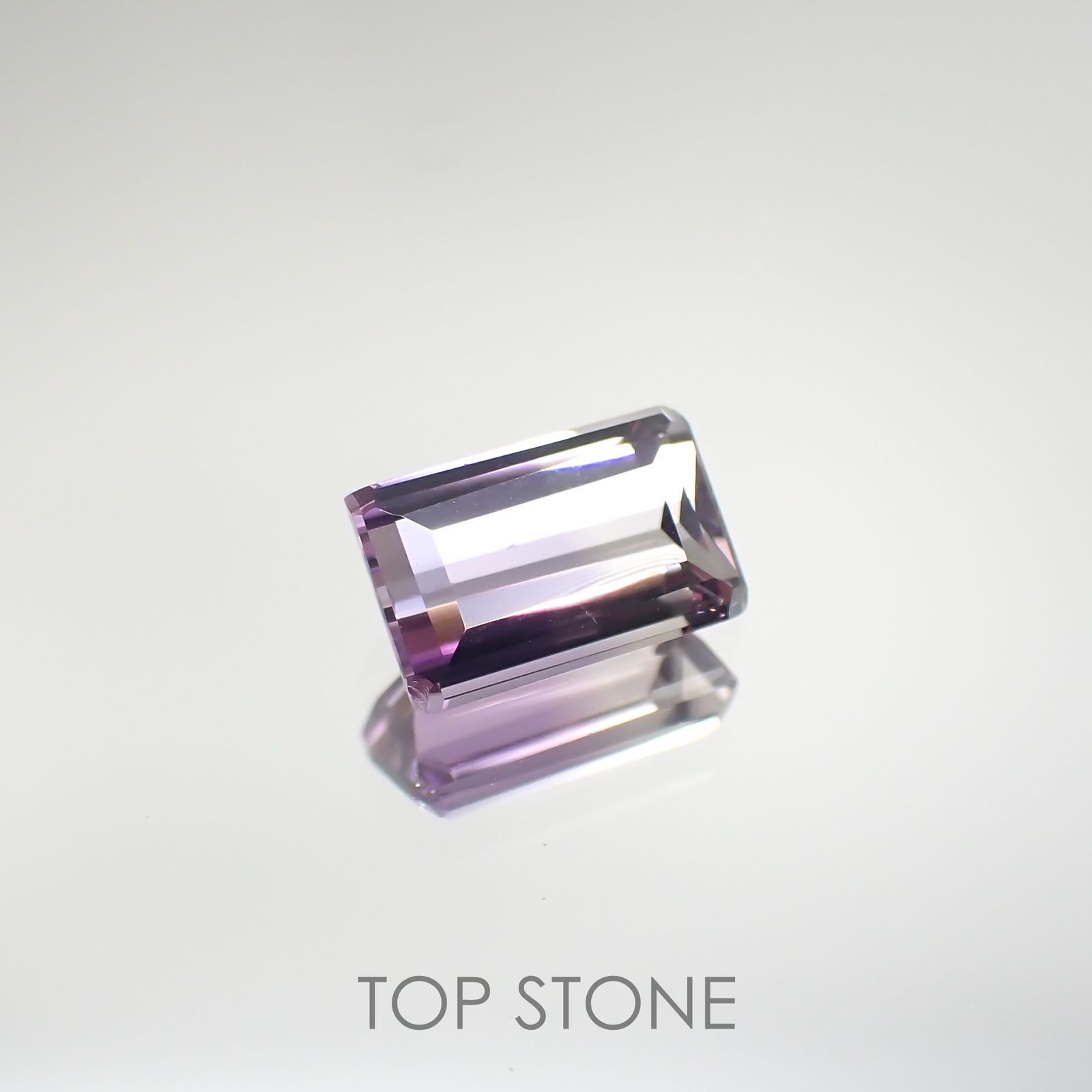 アワーグラスアメジスト(宝石名バイカラー・クォーツ) モロッコ産 1.25ct 識別済[210812317]8×5.1mm前後