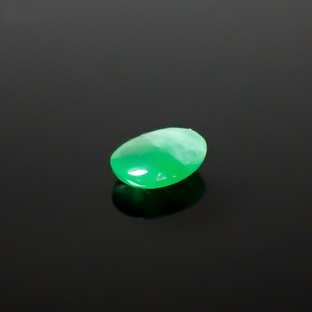 翡翠 ビルマ産 0.10ct [250430304]3.5x2.7mm前後