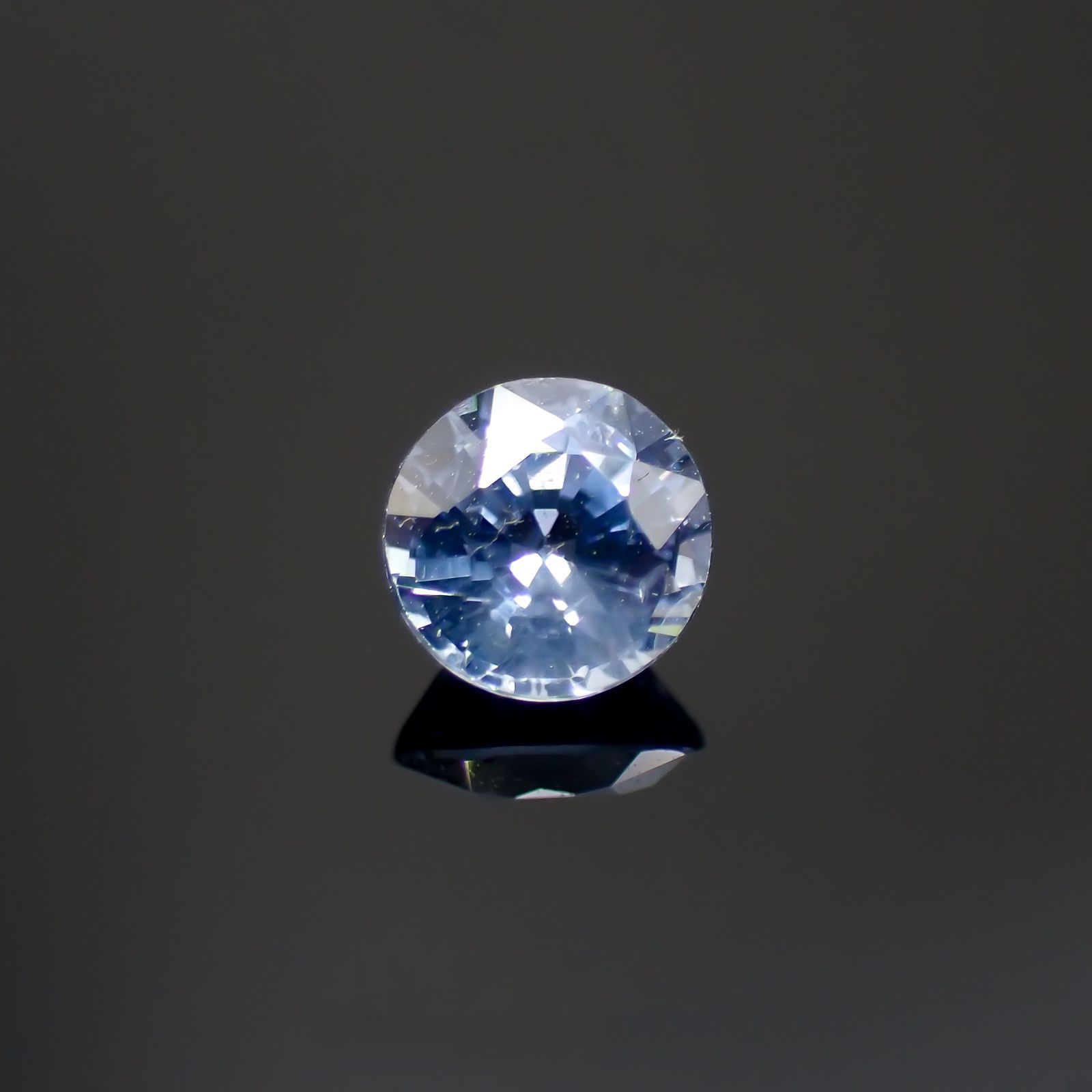 アイスブルーサファイア(宝石名サファイア)スリランカ/マダガスカル産 0.45ct 識別済[220515969]4.4x4.4mm前後