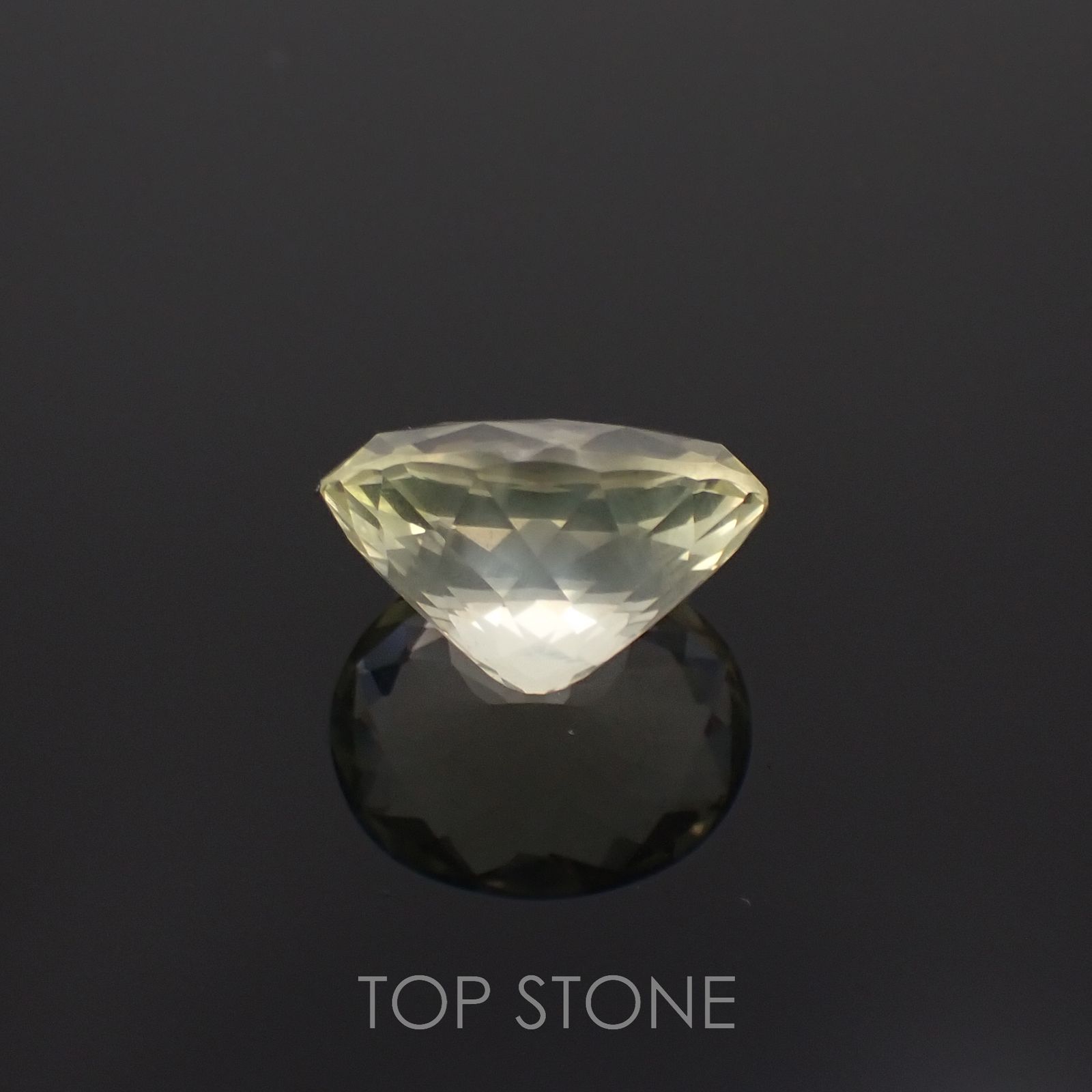 イエローシーンオーソクレース(宝石名シーン・オーソクレース)マダガスカル産 12.226ct ソ付(彩珠)[221018694]17.3x14.1mm前後