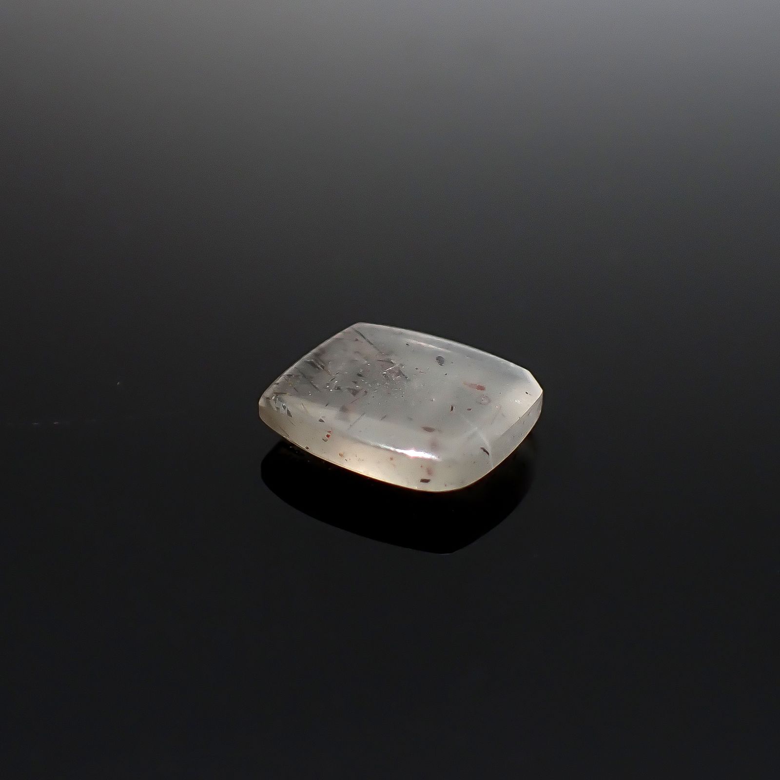 レインボーラティスサンストーン オーストラリア産 3.89ct / 11.7x10.5mm前後 [260632526]