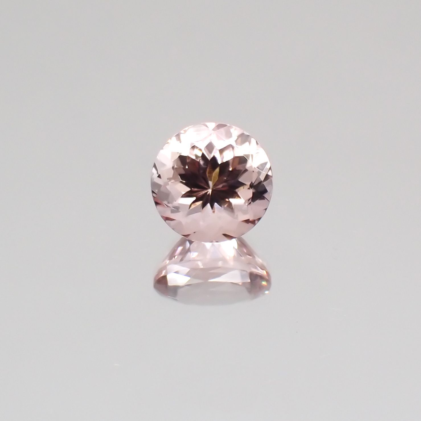 モルガナイト(宝石名モルガナイト) ナイジェリア産 2.055ct ソ付(日独)[210510838]8.2×8.1mm前後