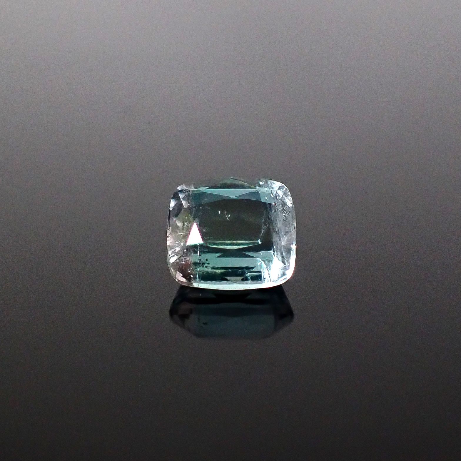 バイカラートルマリン アフガニスタン産 1.14ct / 6.3x5.8mm前後 [260231753]