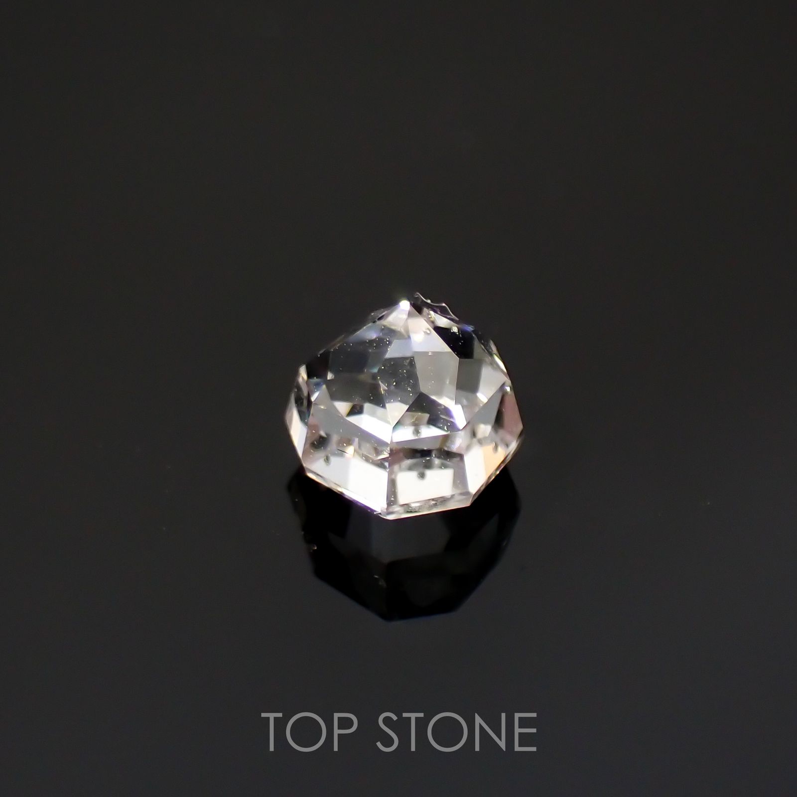 カラーレスエンスタタイト(宝石名ホワイト・エンスタタイト)スリランカ産 0.79ct 識別済[220115574]4.8x4.5mm前後