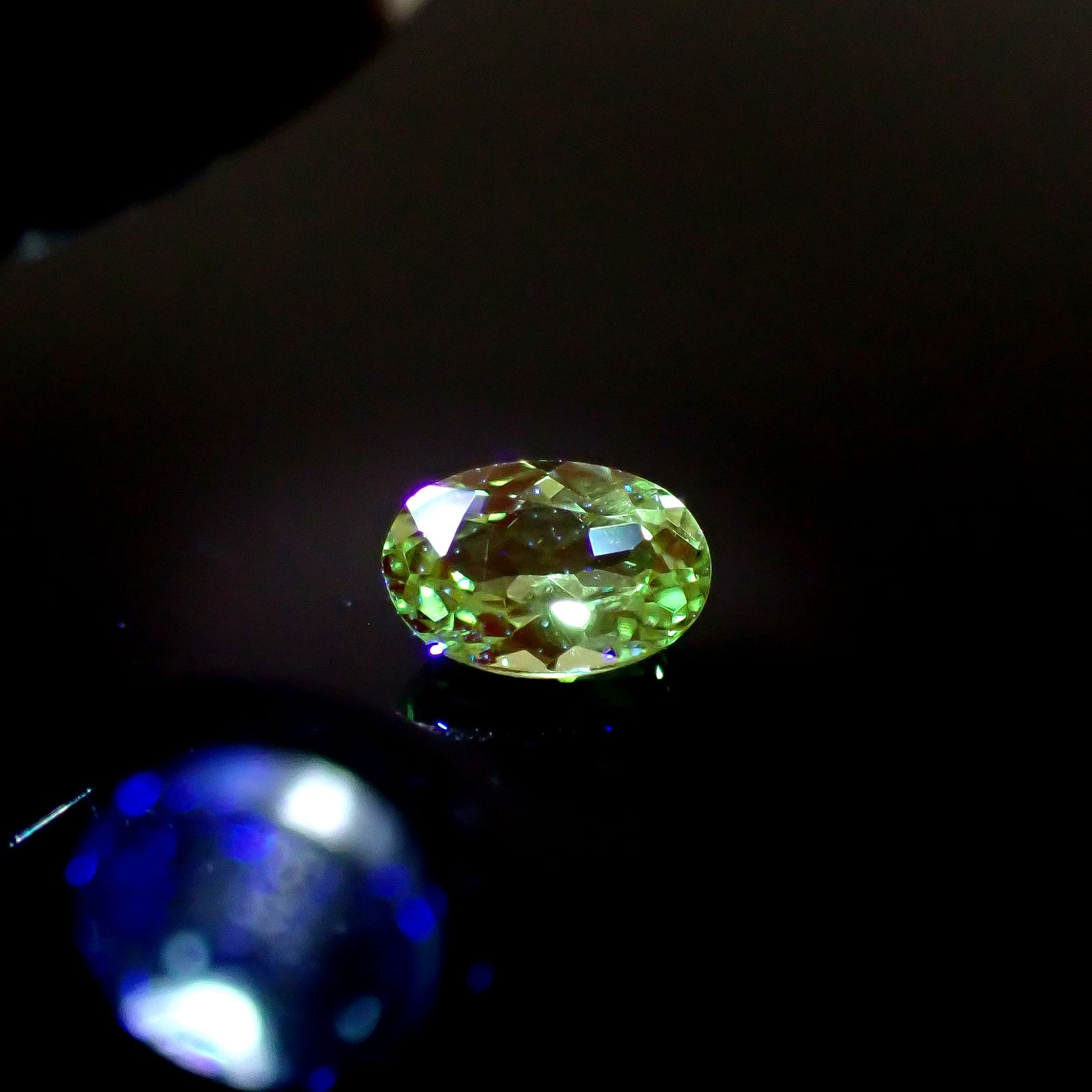ミントガーネット(宝石名ガーネット)タンザニア産 0.52ct 識別済[241229614]6x4mm前後