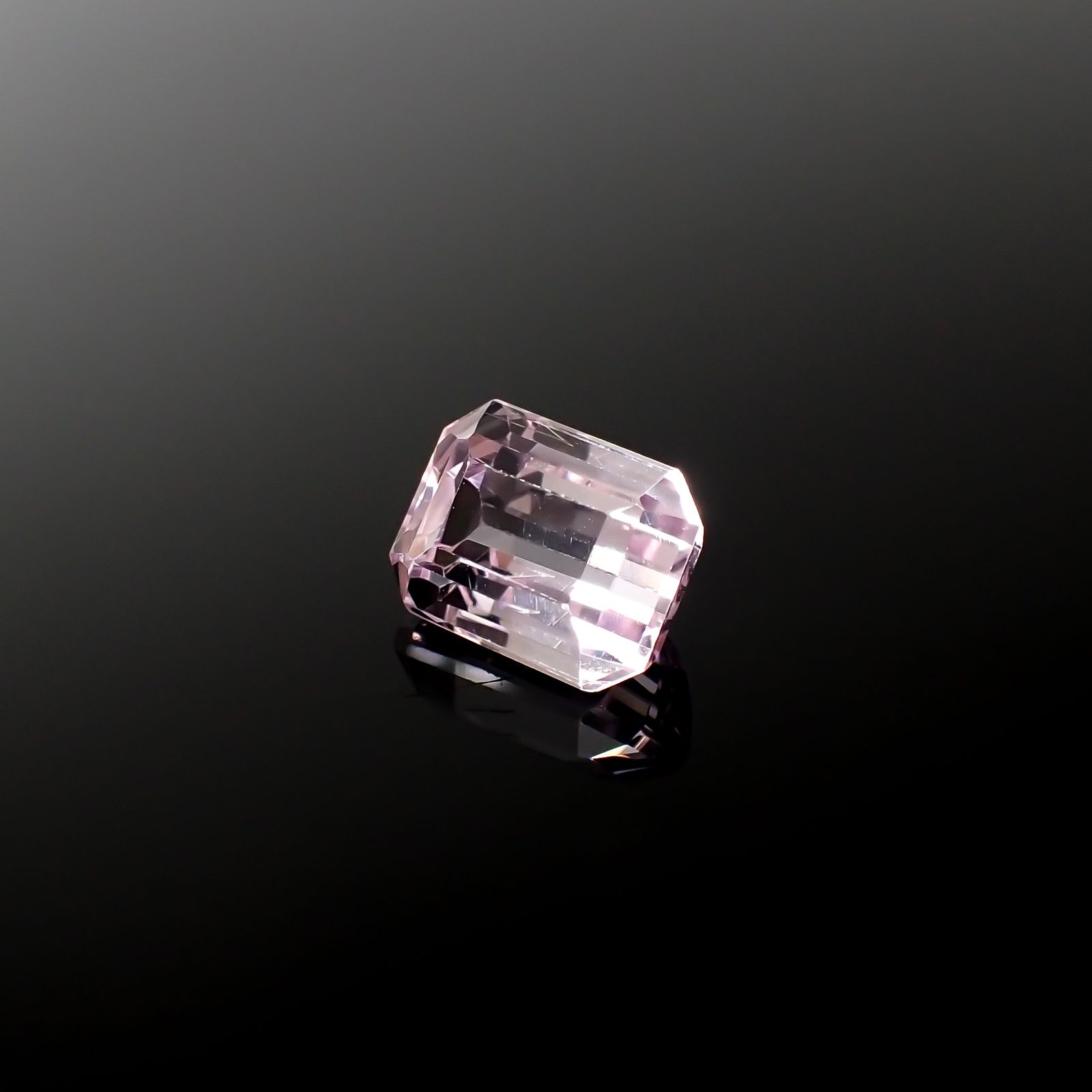 クンツァイト アフガニスタン産 4.03ct[231225144]9.8x7.5mm前後