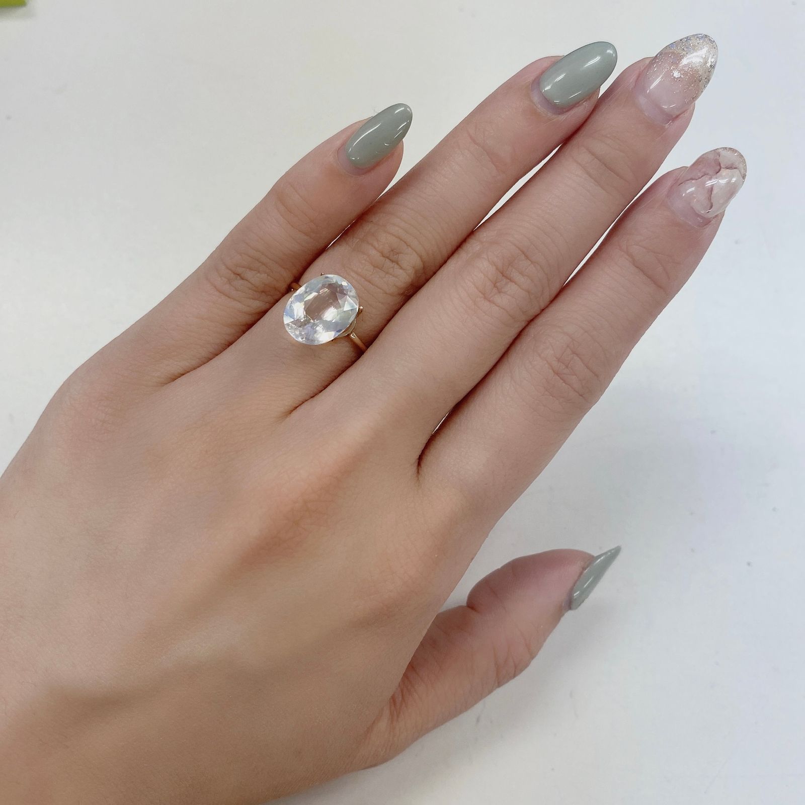 レインボームーンストーン(宝石名ラブラドライト) マダガスカル産 3.499ct ソ付(彩珠)[210410405]12.2×9mm前後