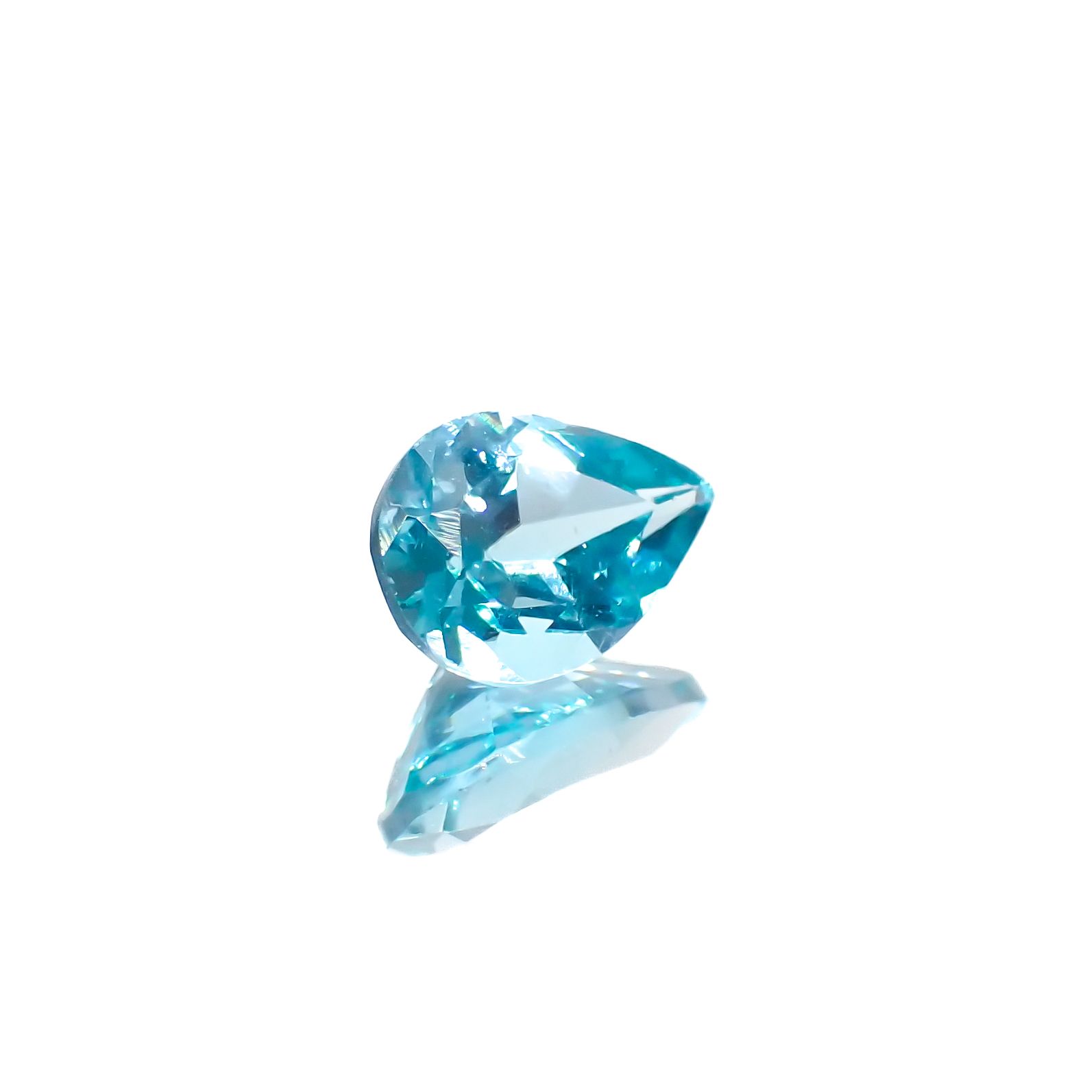 アパタイト(宝石名アパタイト)ブラジル産 0.67ct 識別済[231023843]6.8x4.8mm前後