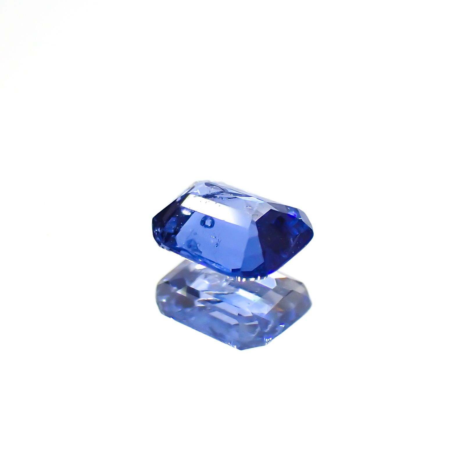 コバルトブルースピネル(宝石名コバルト ブルー・スピネル)ベトナム・ルクイエン産 0.166ct ソ付(彩珠)[230421875]3.7x3mm前後