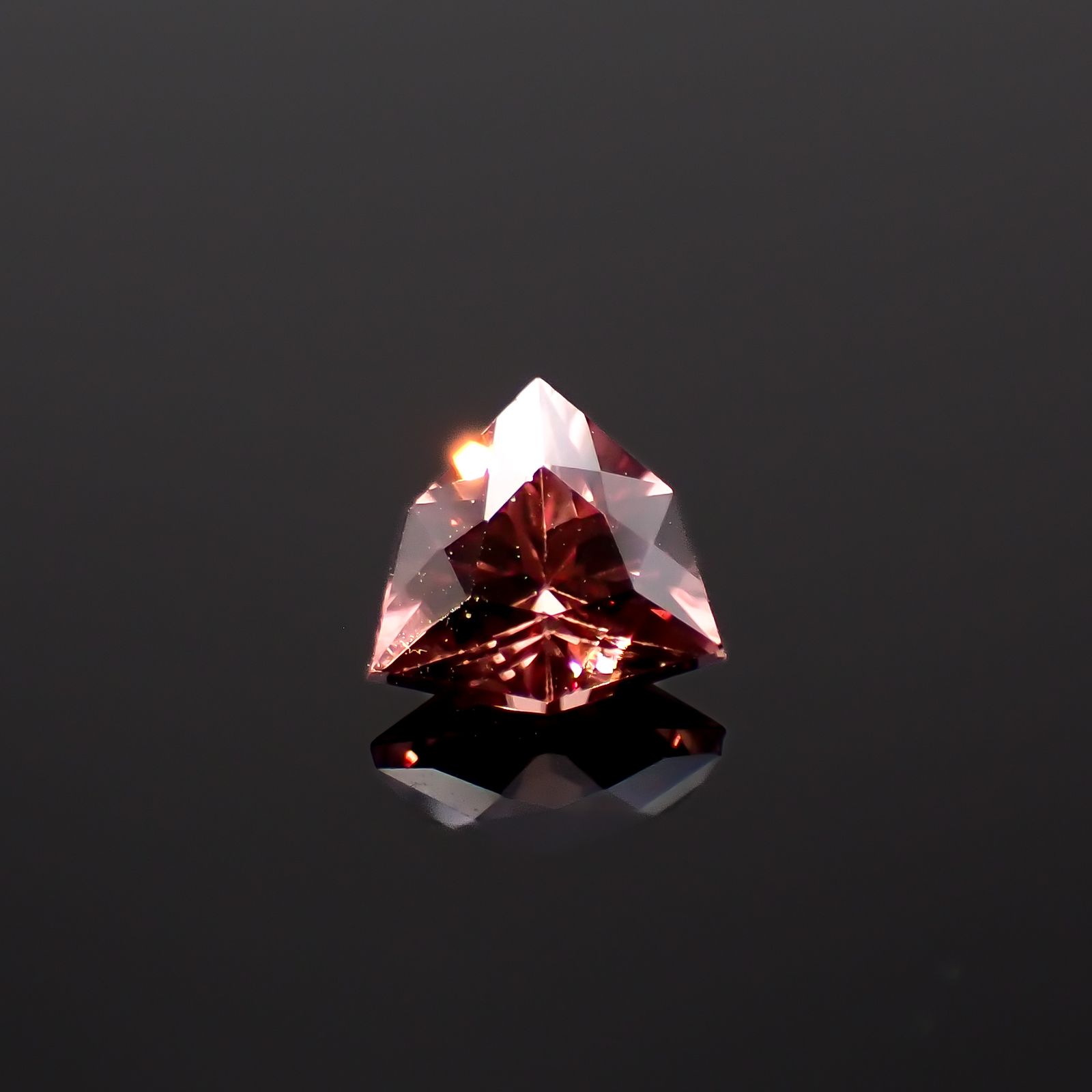 ◇カスタムカット◇ピンクジルコン スリランカ/カンボジア産 0.78ct[230421821]5.5x5.6mm前後