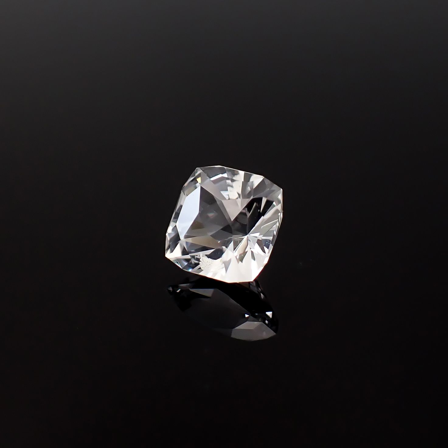 ◇カスタムカット◇日本水晶 宮崎県上八重産 2.34ct / 8.1x8mm前後 [260632422]