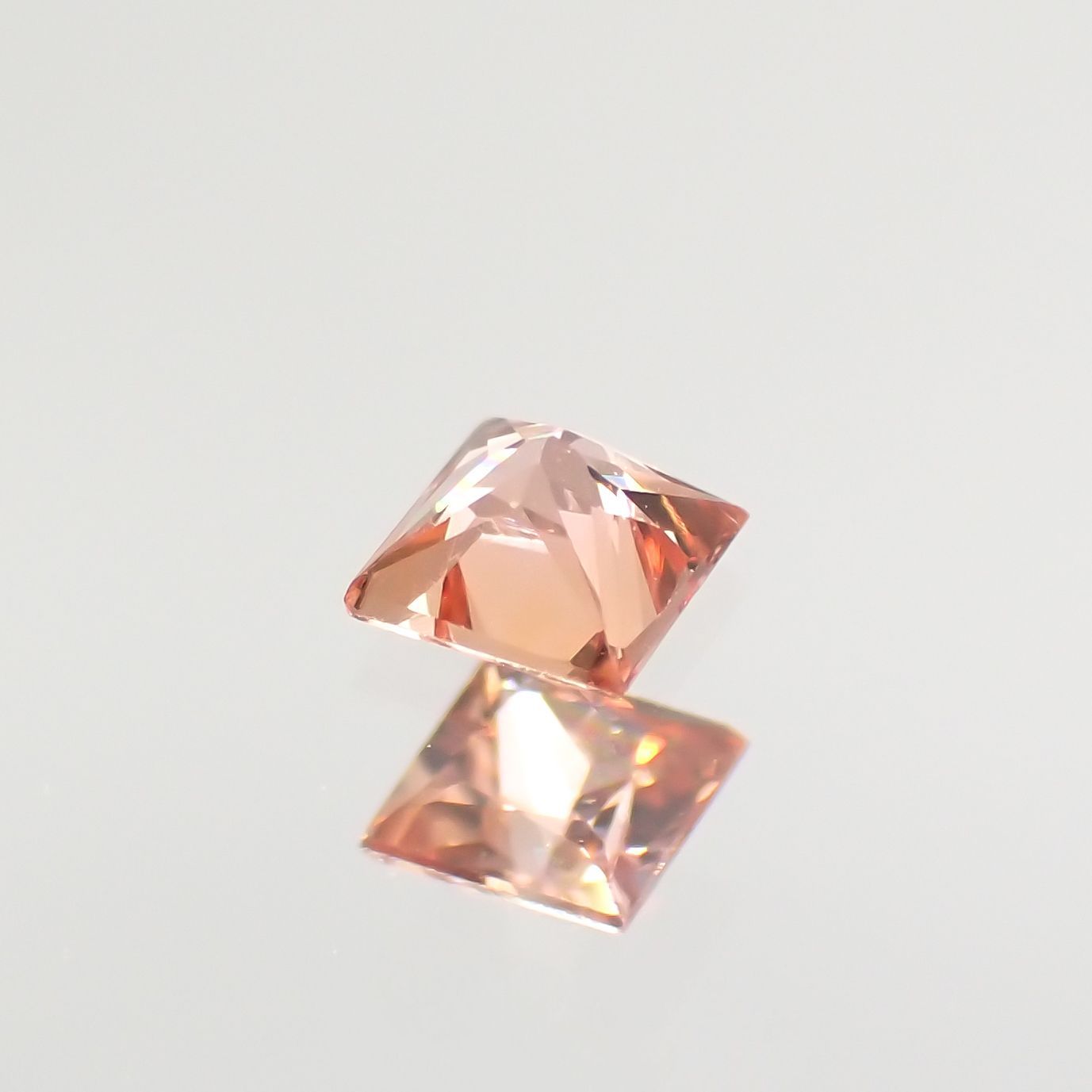 ◇プリンセスカット◇パパラチャサファイア ソーティング付き スリランカ産 ルース 0.097ct[210812606]2.4×2.4mm前後