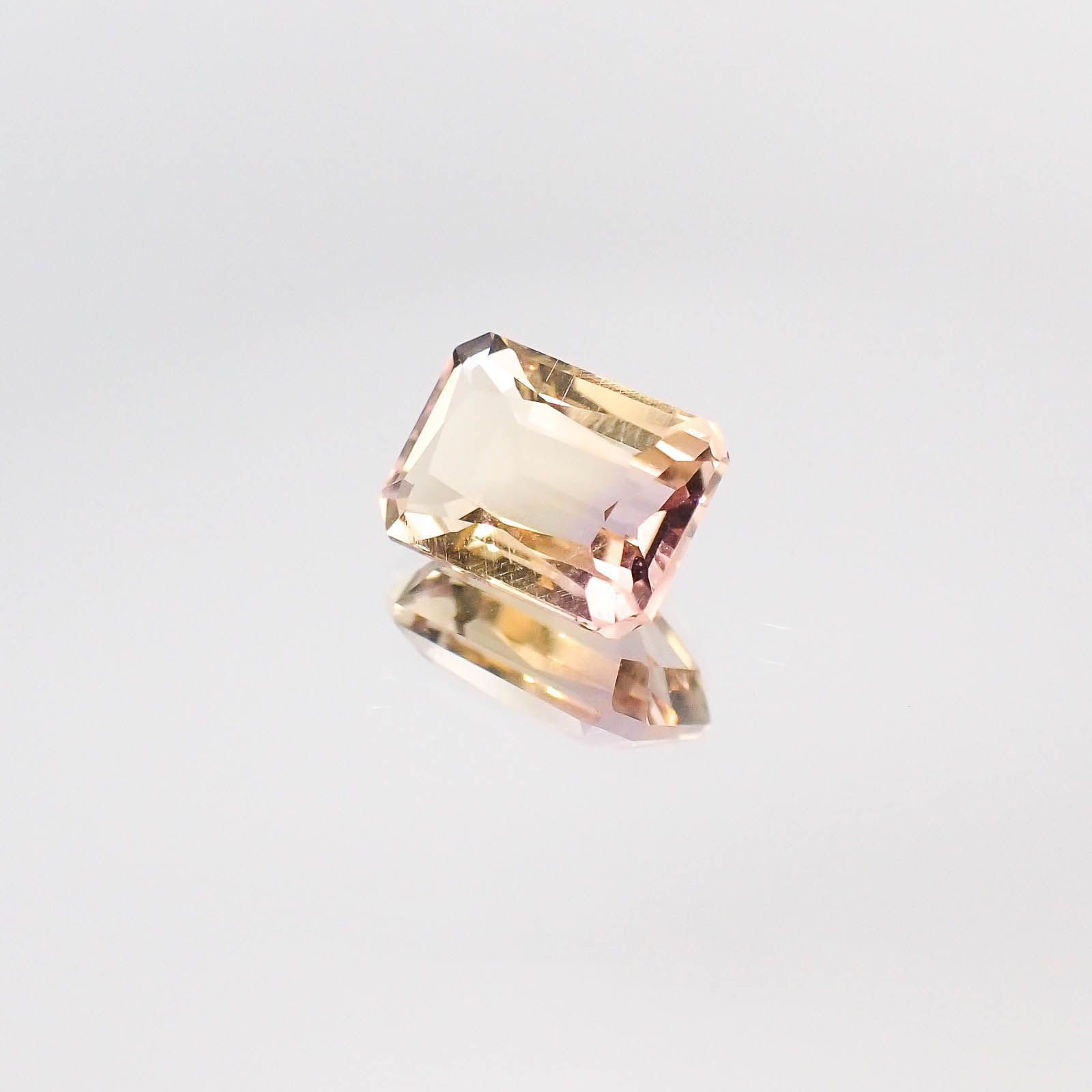 アメトリン(宝石名バイカラー・クォーツ/別名アメトリン)ボリビア産 1.26ct 識別済[231023882]7.6x5.6mm前後