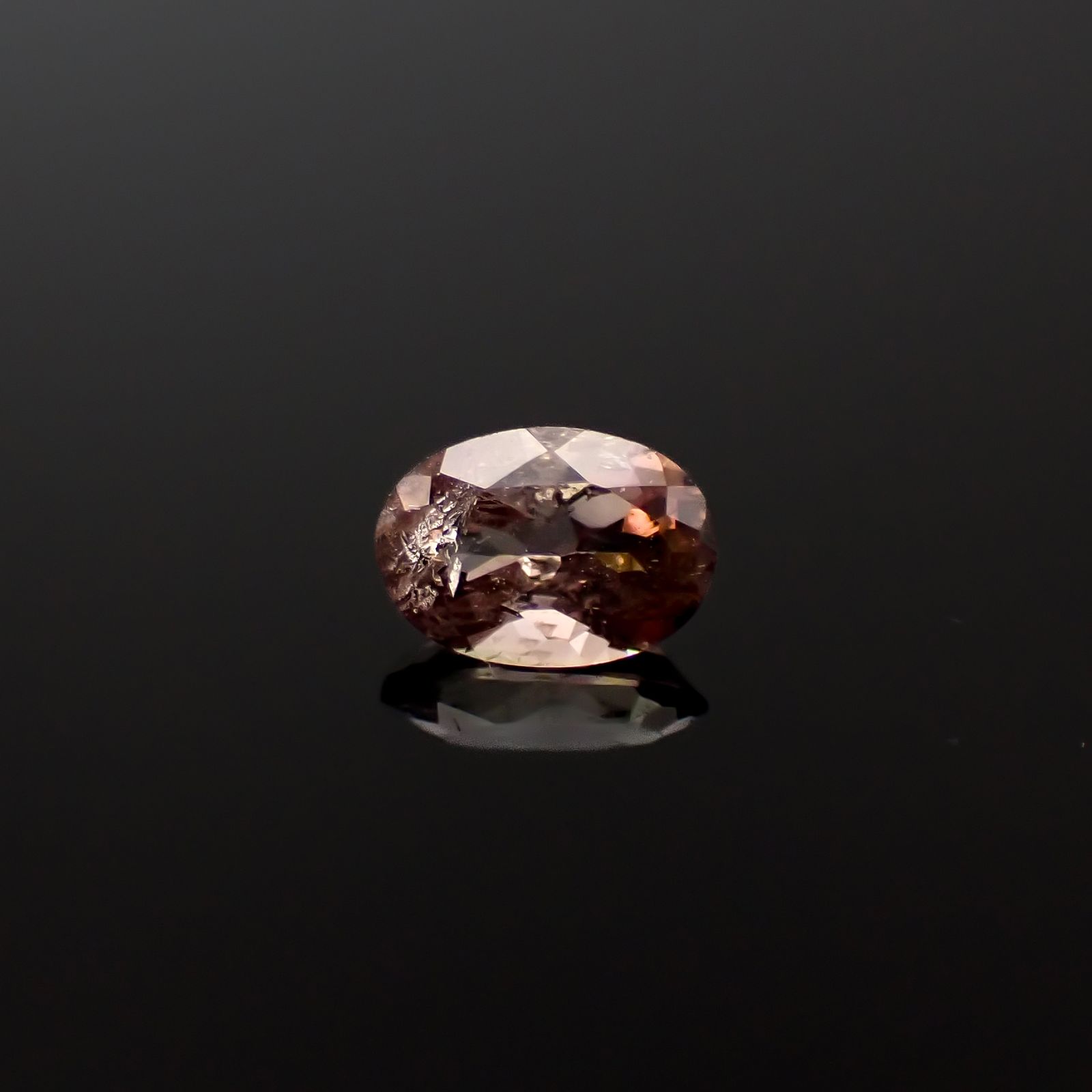 アキシナイト パキスタン産 0.45ct[240628367]5.6x3.9mm前後