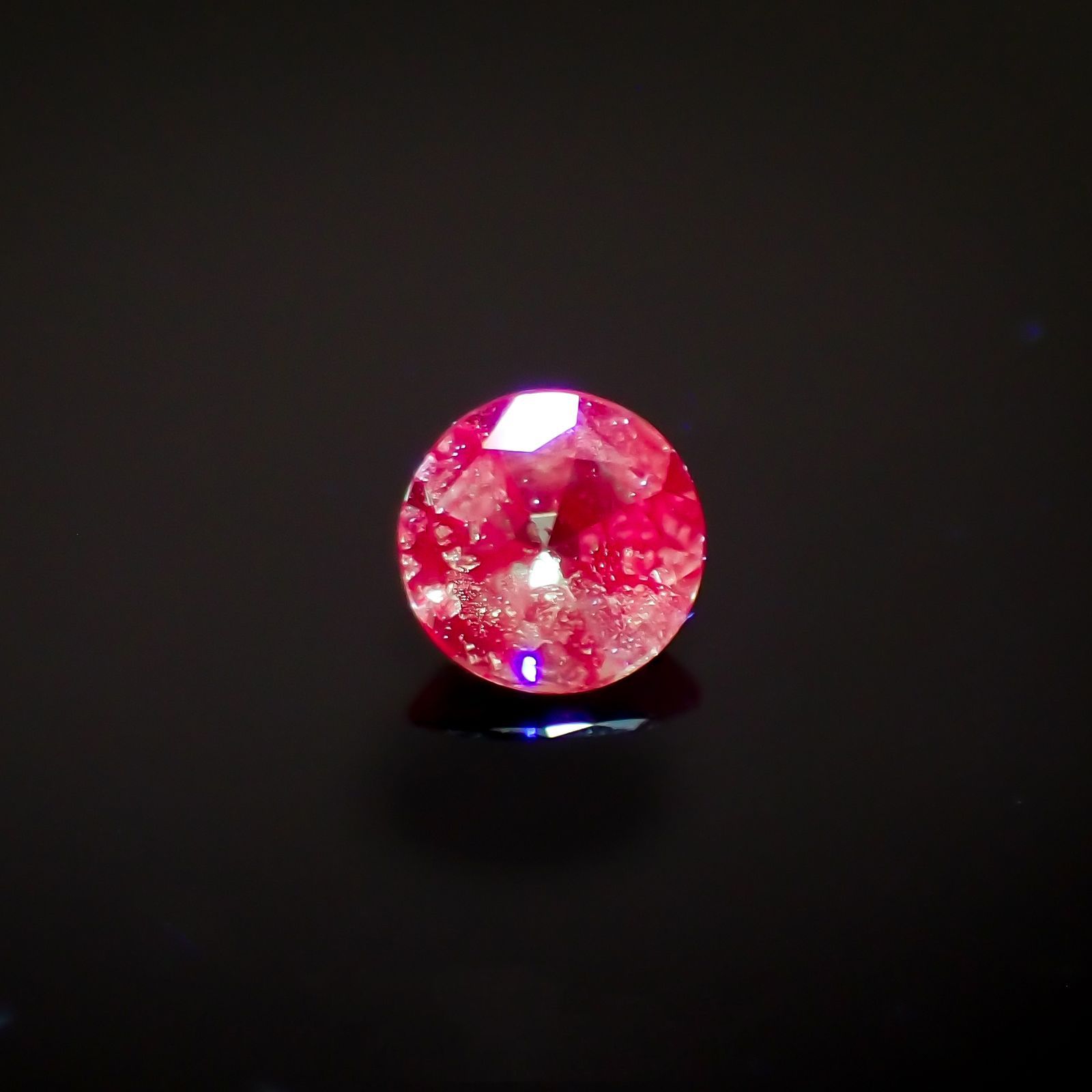 アレキサンドライト(宝石名アレキサンドライト)ブラジル産/EmeraldMains社製 0.084ct ソ付(彩珠)[220516019]2.7x2.7mm前後