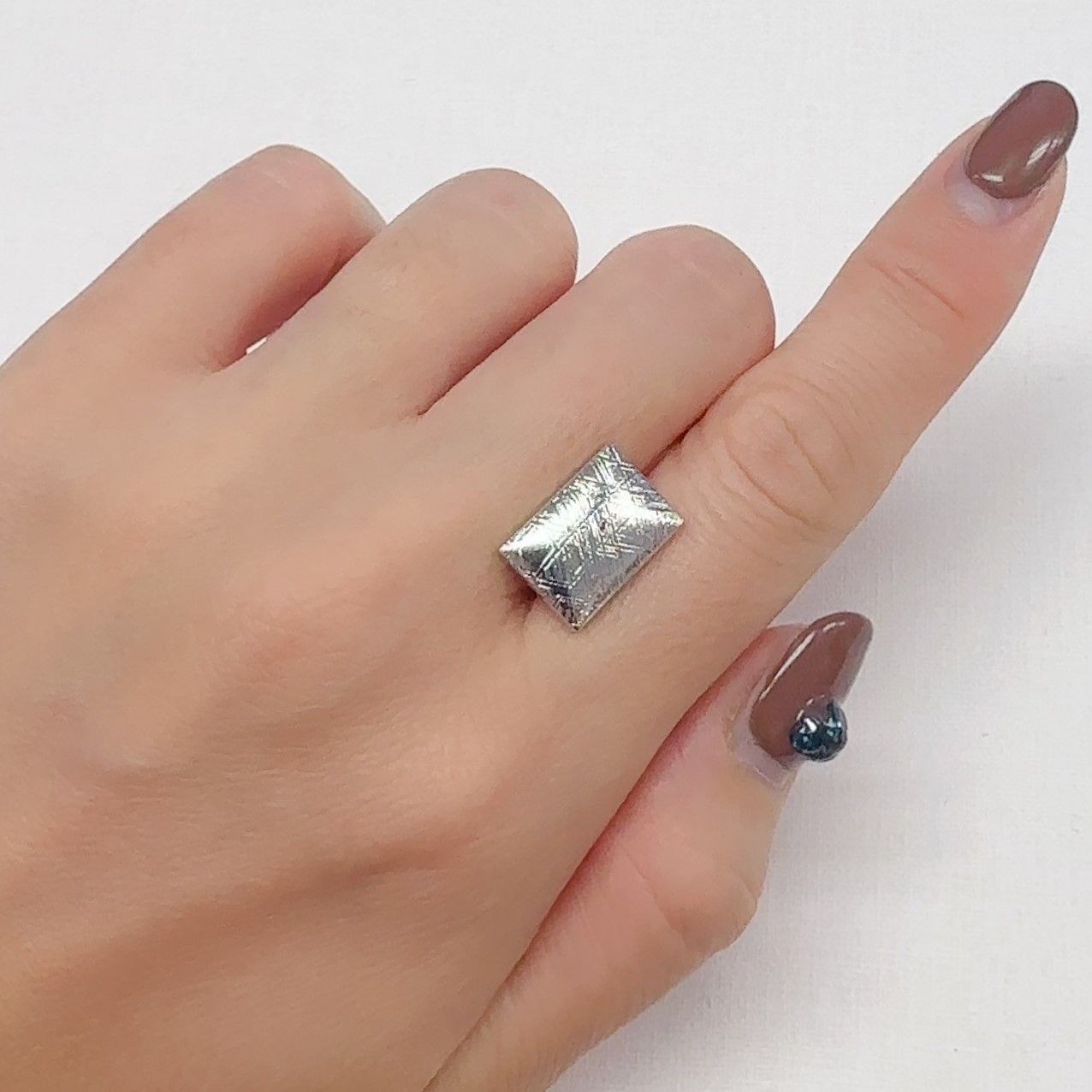 ムオニナルスタ隕石 発見地:スウェーデン 12.44ct[240125786]14.1x9.9mm前後