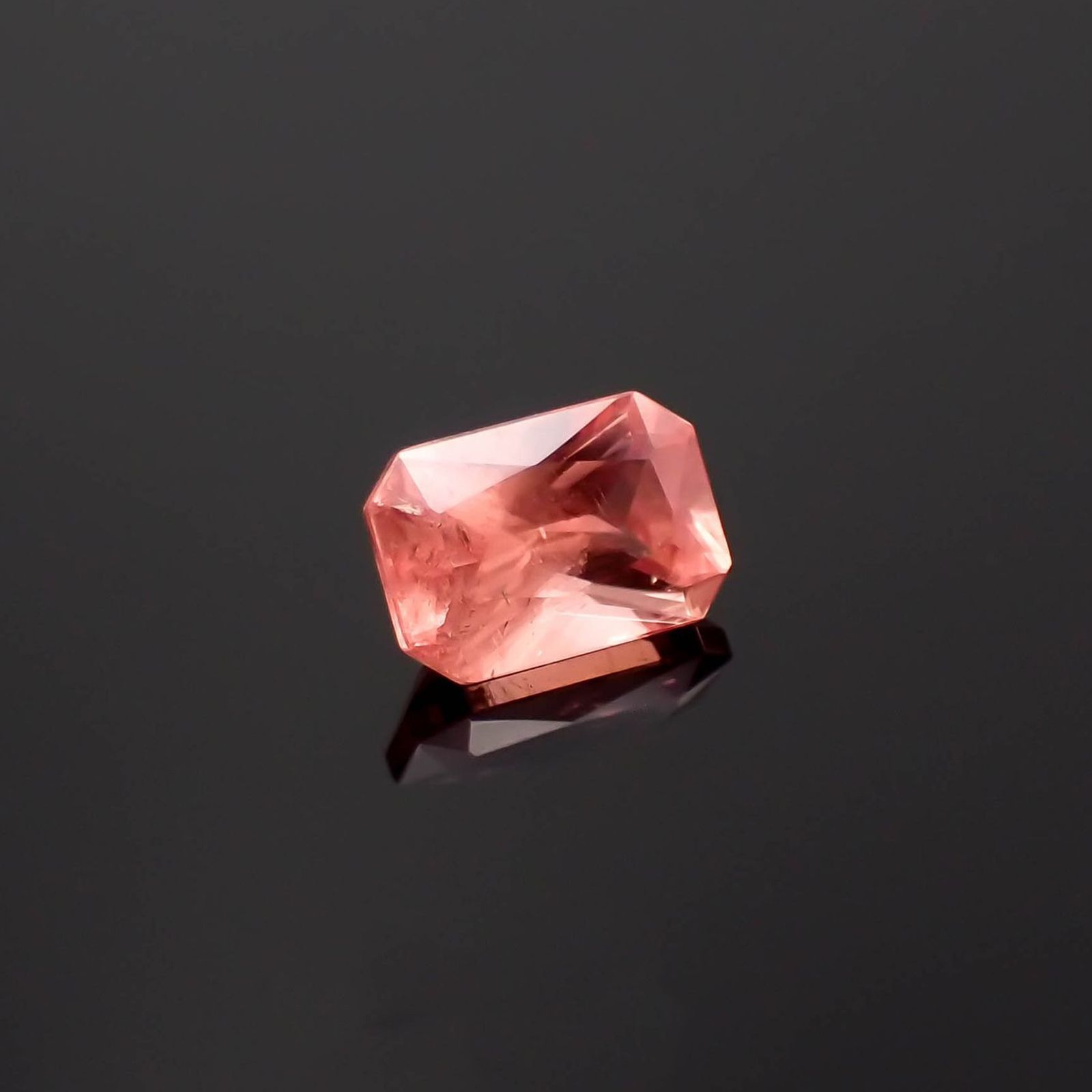 ロードクロサイト(宝石名ロードクロサイト)アメリカ・コロラド州スイートホームマイン産 識別済 1.16ct / 7x4.8mm前後 [230220716]