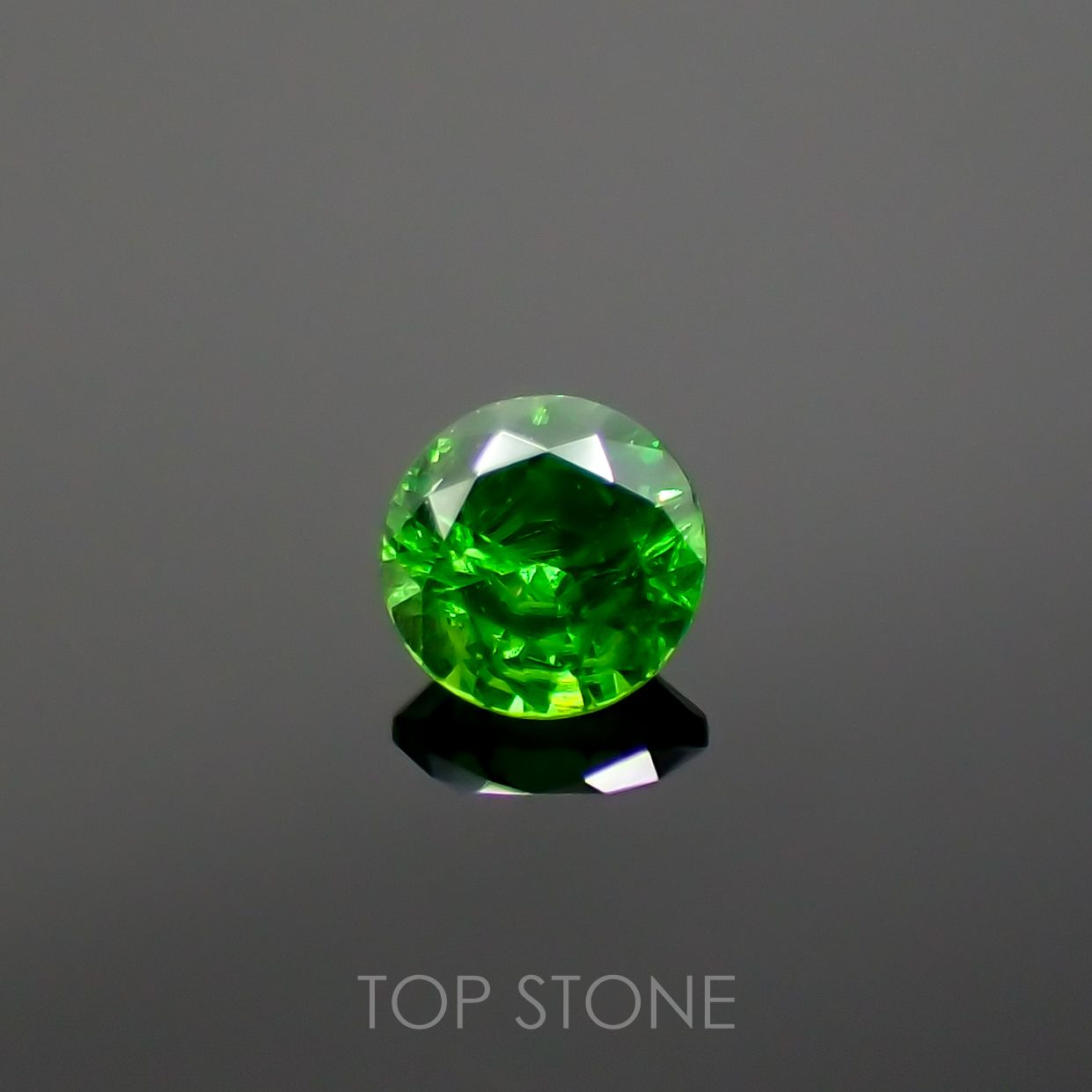 デマントイドガーネット(宝石名デマントイド・ガーネット) ロシア産 0.156ct ソ付(彩珠)[210712088]3×3mm前後