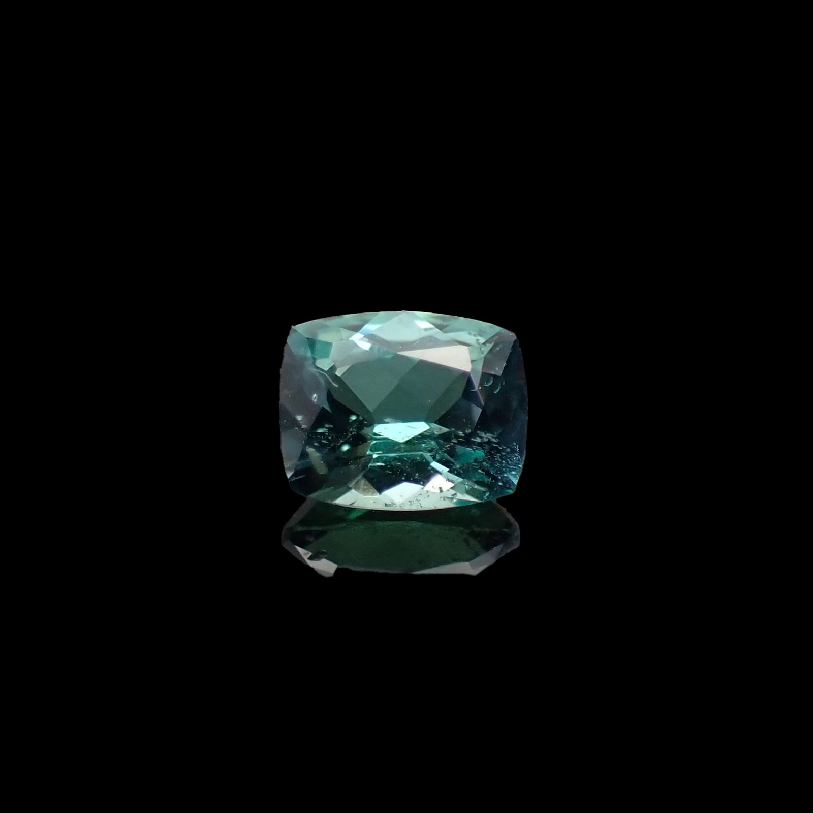 ブルーグリーンコーネルピン タンザニア産 0.44ct[231224508]4.9x4.1mm前後
