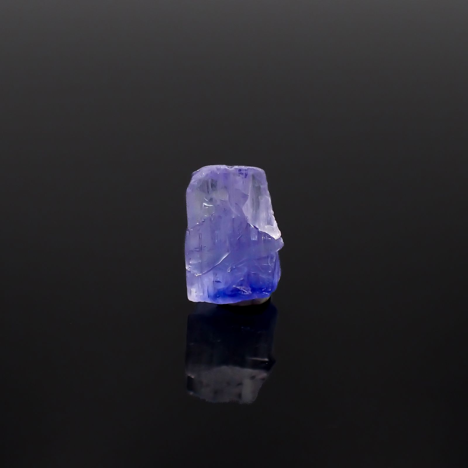 バイカラータンザナイト 原石(宝石名タンザナイト)タンザニア産 4.07ct 識別済[231224908]11.2x7.9mm前後