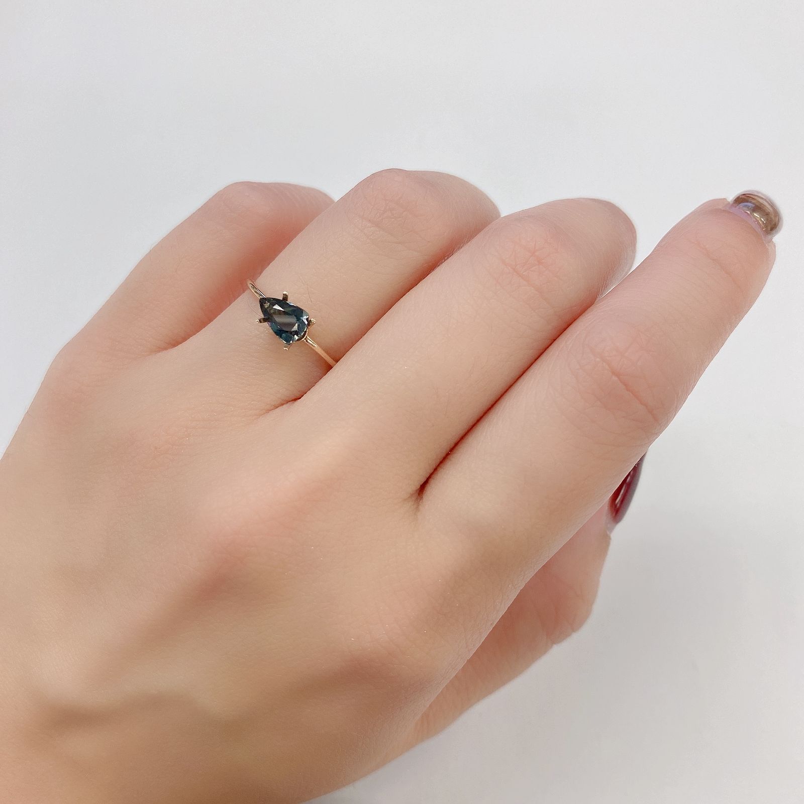 ◇カスタムカット◇サファリン(宝石名ブルー・サフィリン) スリランカ産 0.638ct ソ付(彩珠)[20106499]6.6×4.6mm前後
