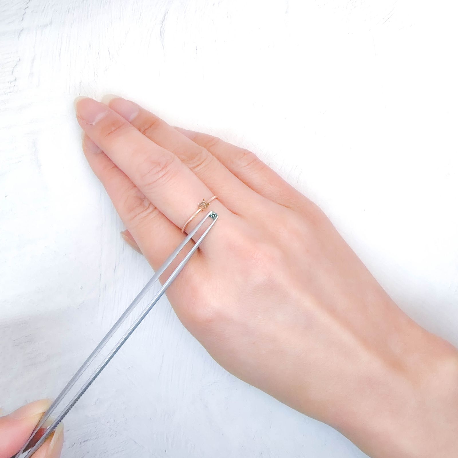 ◇プリンセスカット◇アレキサンドライト ブラジル産 EmeraldMains社製 0.084ct / 2.3x2.3mm前後 [260131576]