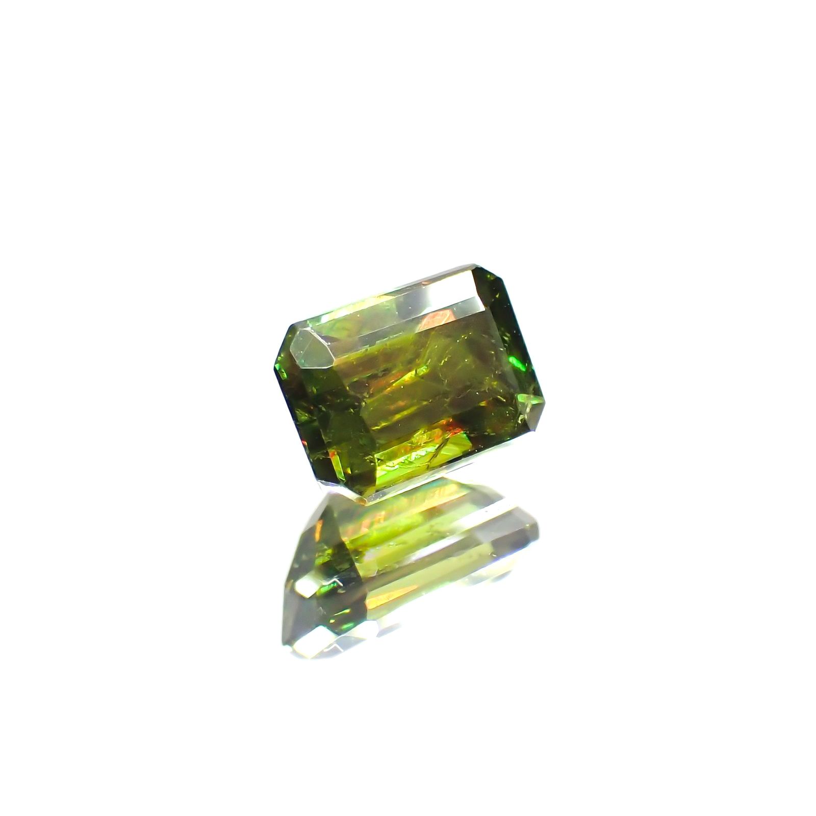 スフェーン(宝石名スフェーン)パキスタン産 識別済 0.77ct / 5.8x4mm前後 [220114124]