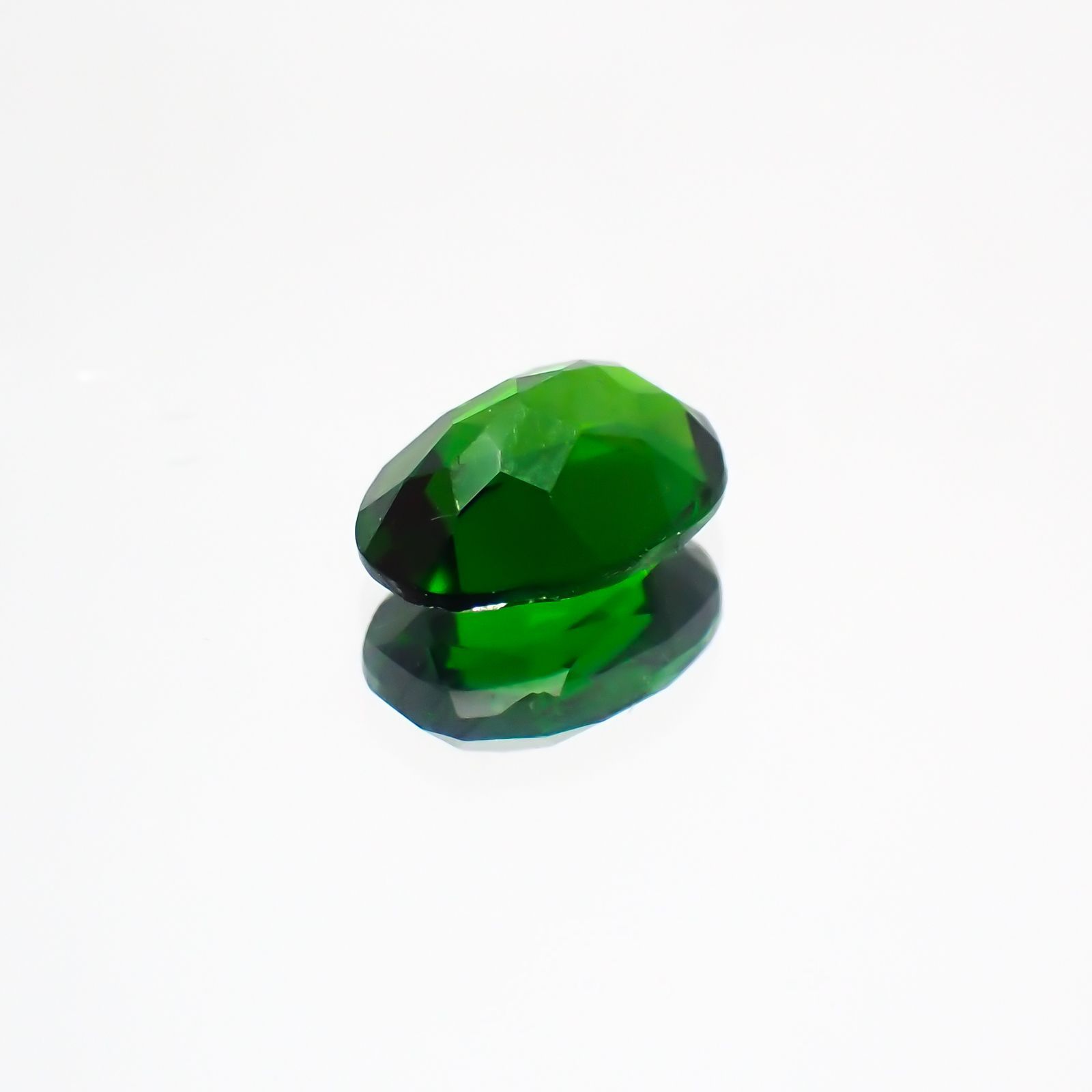 クロムダイオプサイド(宝石名クロム・ダイオプサイド)ロシア産 0.81ct 識別済[231124300]7x5.1mm前後