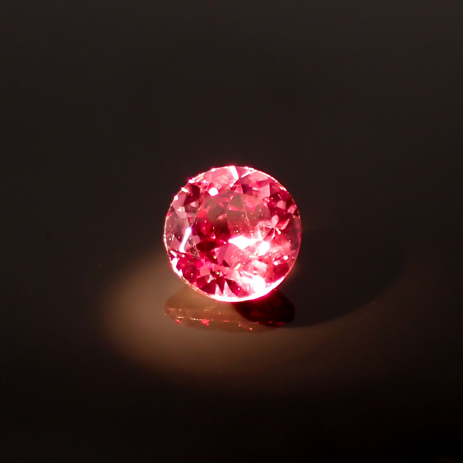カラーシフトマラヤガーネット タンザニア産 1.02ct[231124338]6.1x6.1mm前後