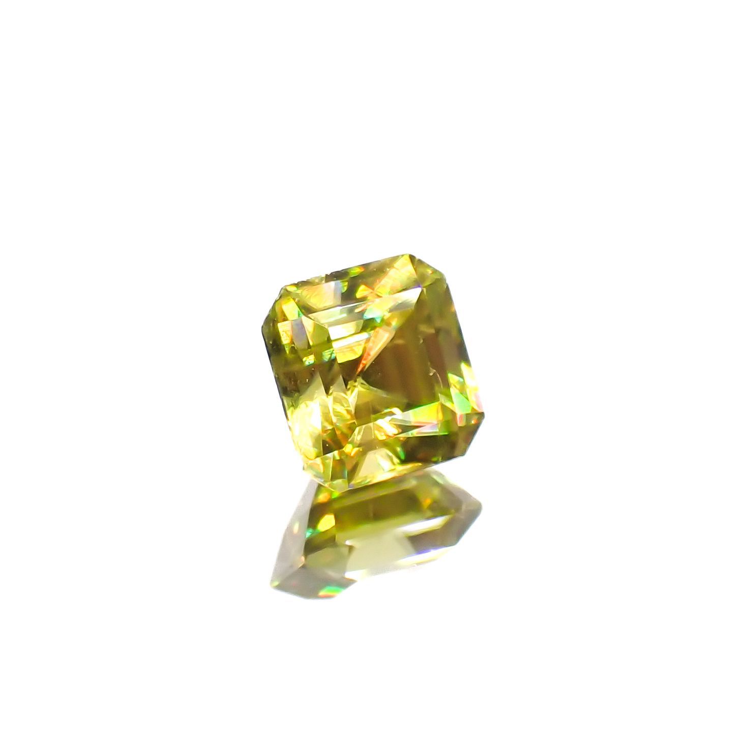 スフェーン(宝石名スフェーン)マダガスカル産 0.85ct 識別済[230120093]5.3x5mm前後